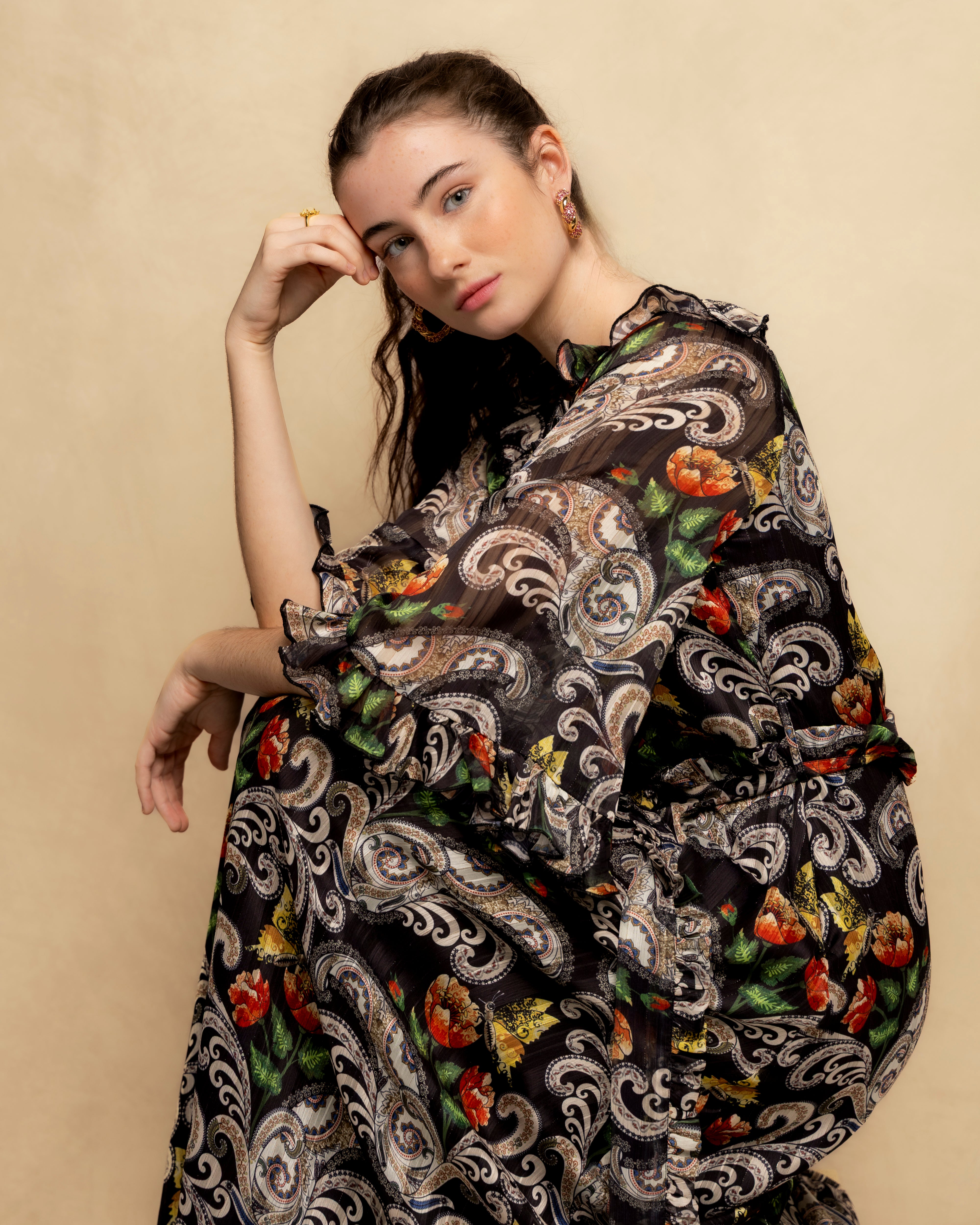 Vestido Comprido Estampado com Decote em V Folhos e Cinto Preto-4