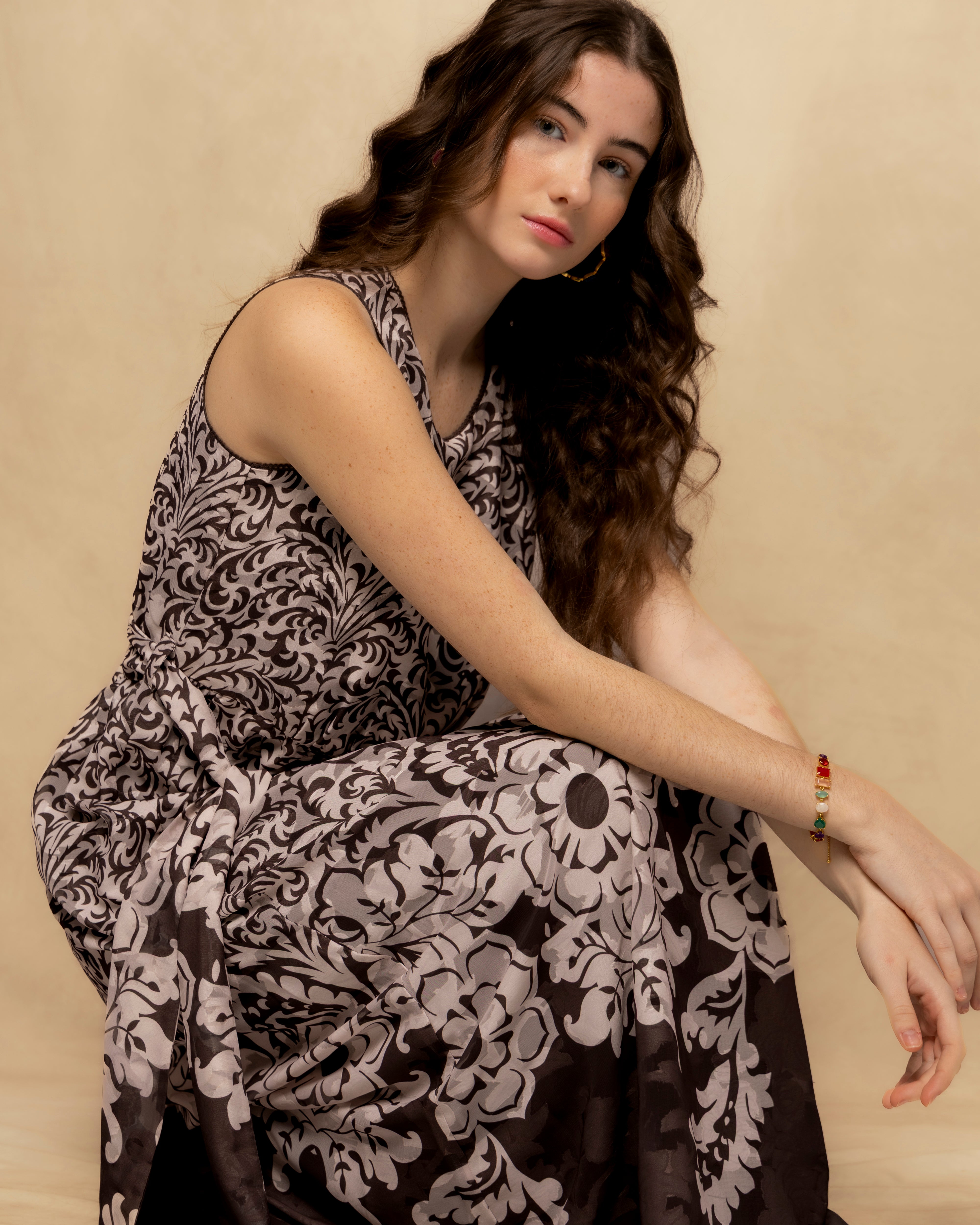 Vestido Comprido sem Mangas com Estampado Ornamental e Cinto Bege-2