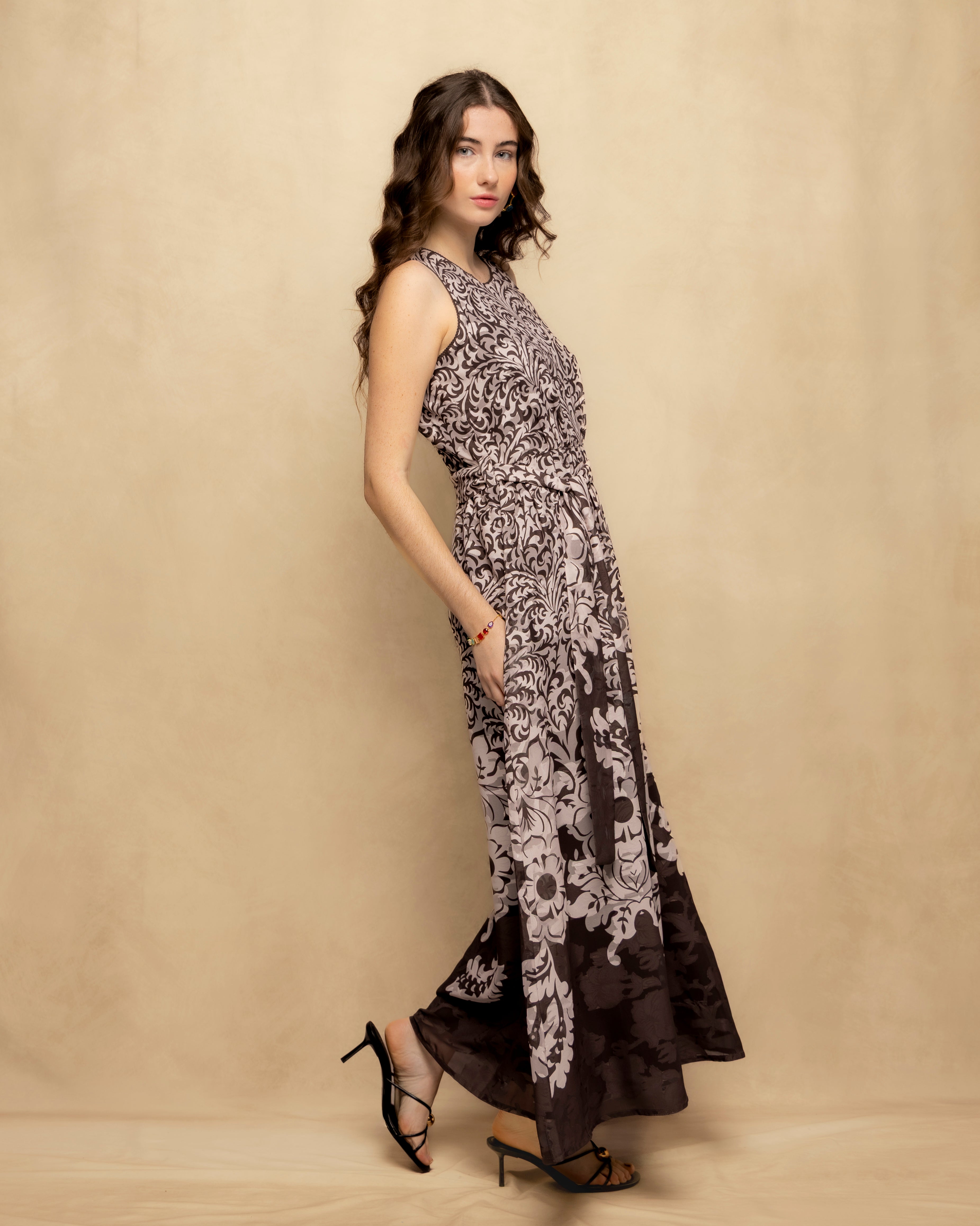 Vestido Comprido sem Mangas com Estampado Ornamental e Cinto Bege-4