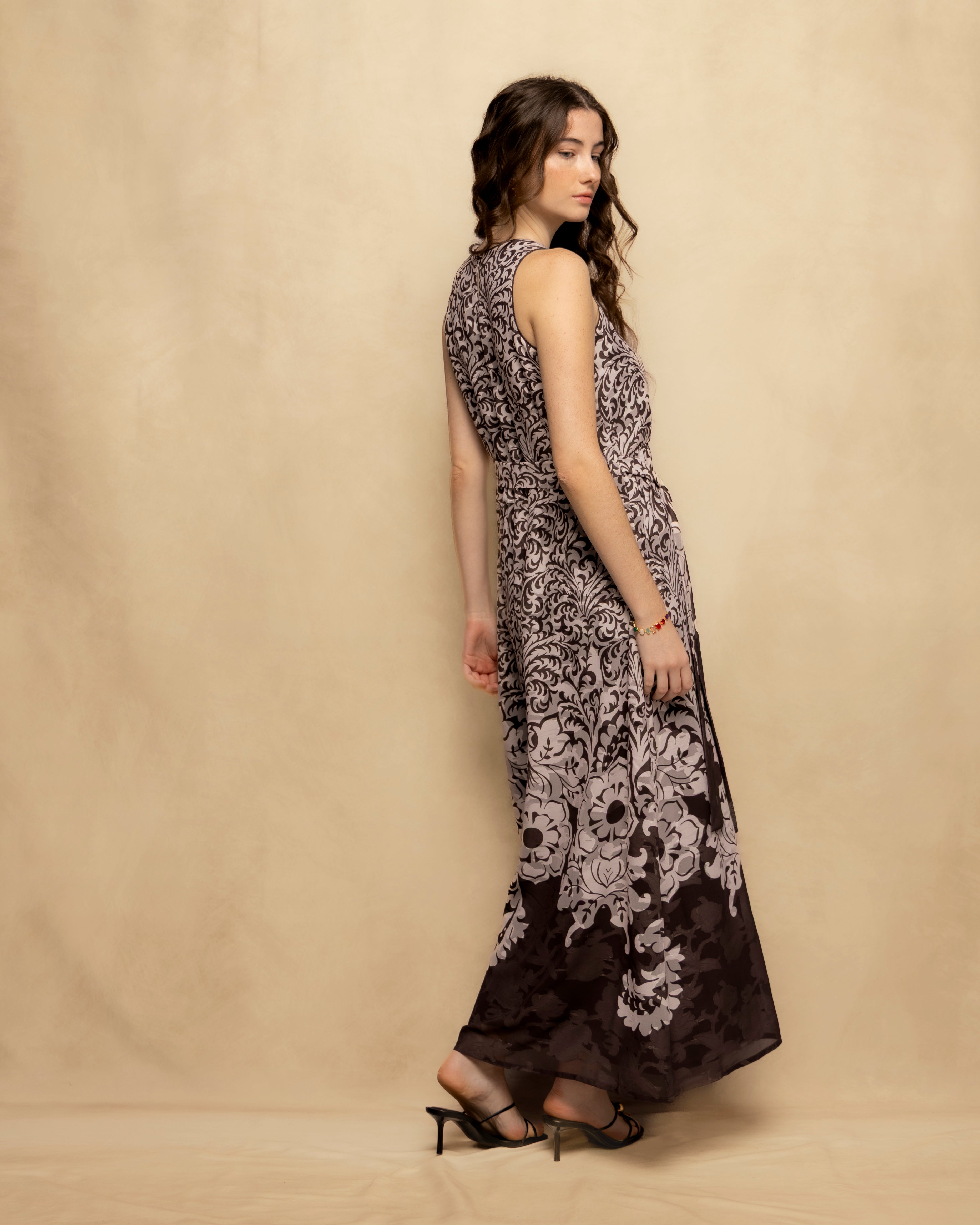 Vestido Comprido sem Mangas com Estampado Ornamental e Cinto Bege-6