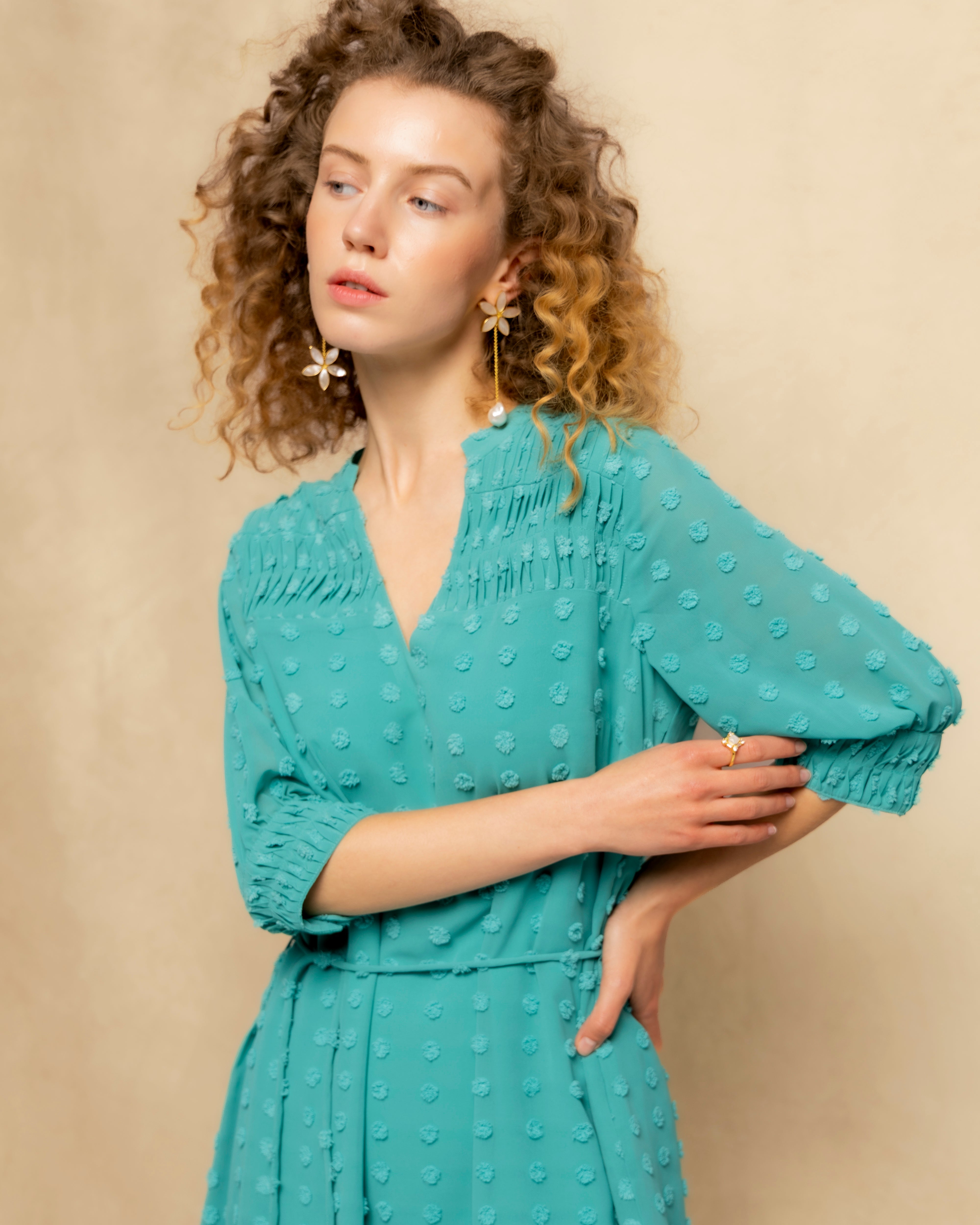 Vestido Curto de Tecido Plumeti com Decote em V e Manga 3/4 Turquesa-2