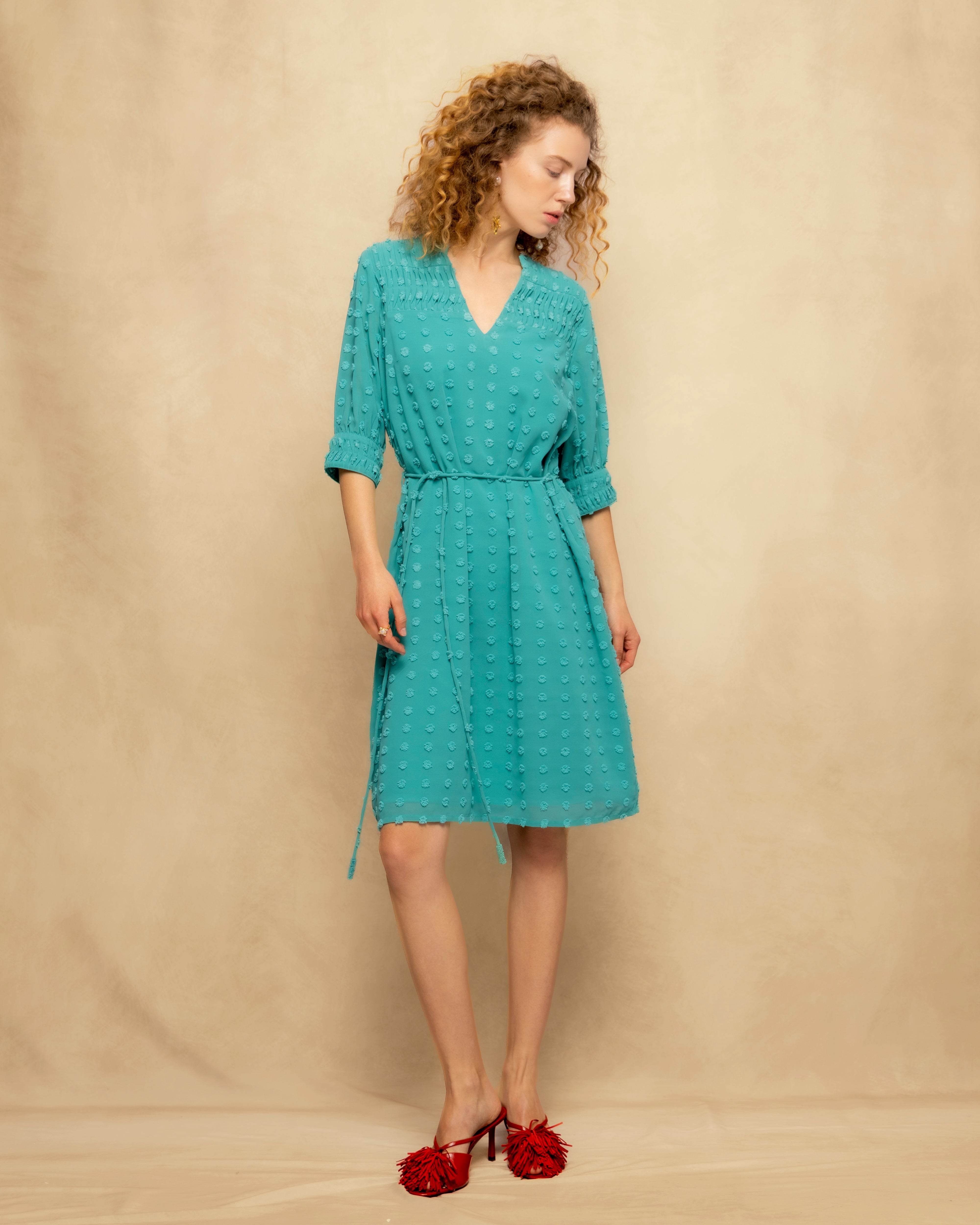 Vestido Curto de Tecido Plumeti com Decote em V e Manga 3/4 Turquesa-4