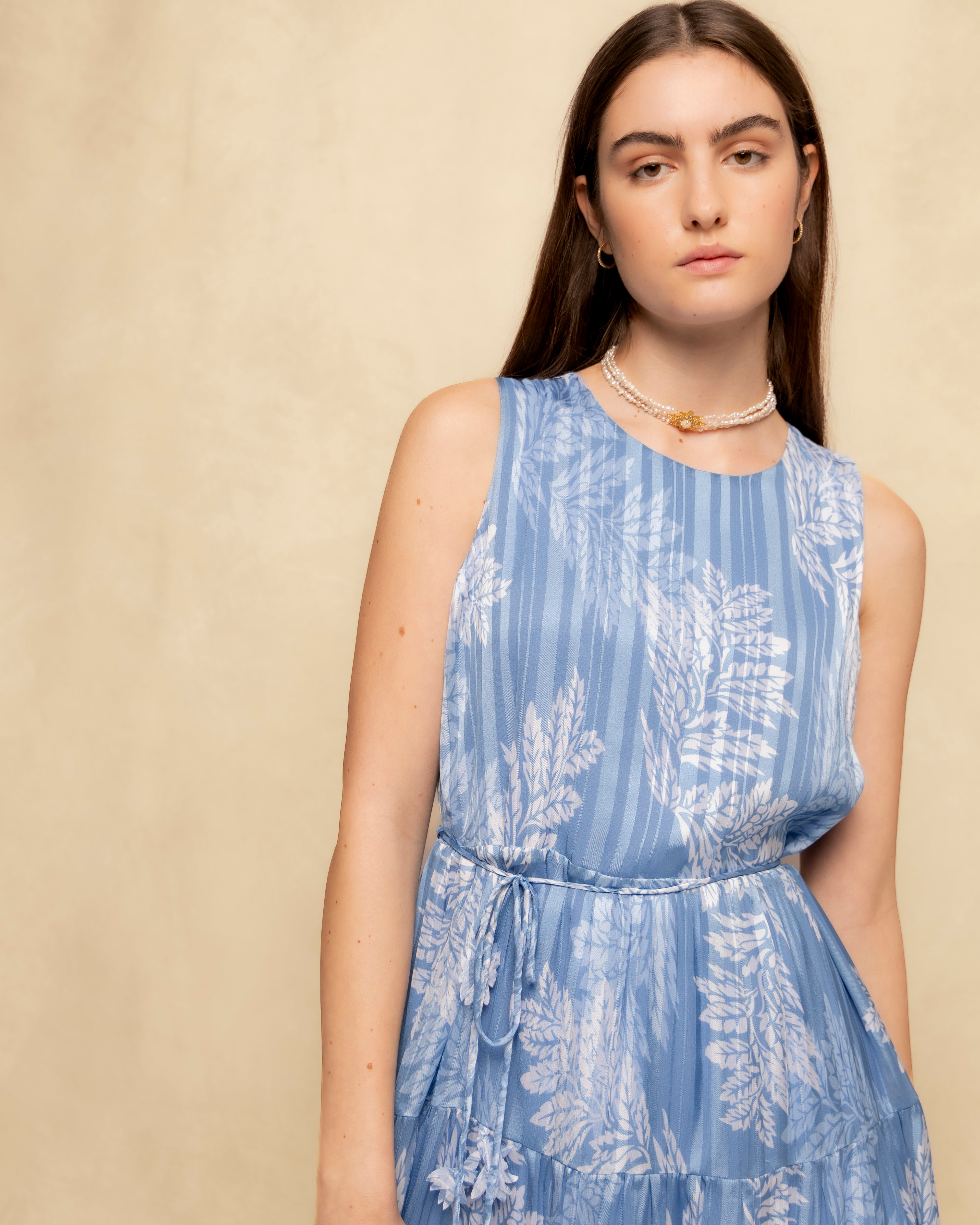 Vestido Comprido Estampado sem Mangas com Cinto Azul-4