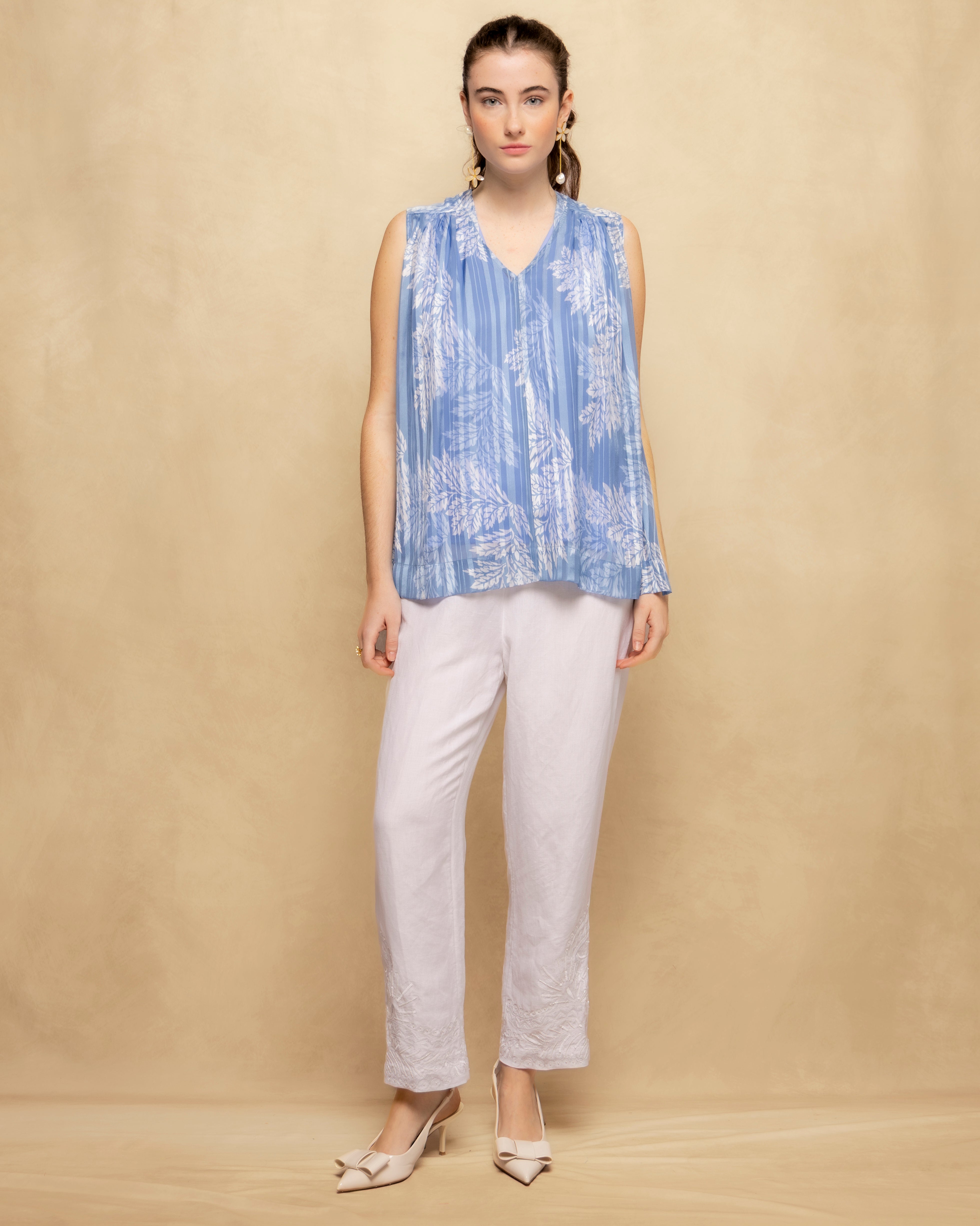 Blusa Estampada sem Mangas com Bainha Assimétrica Branco-6