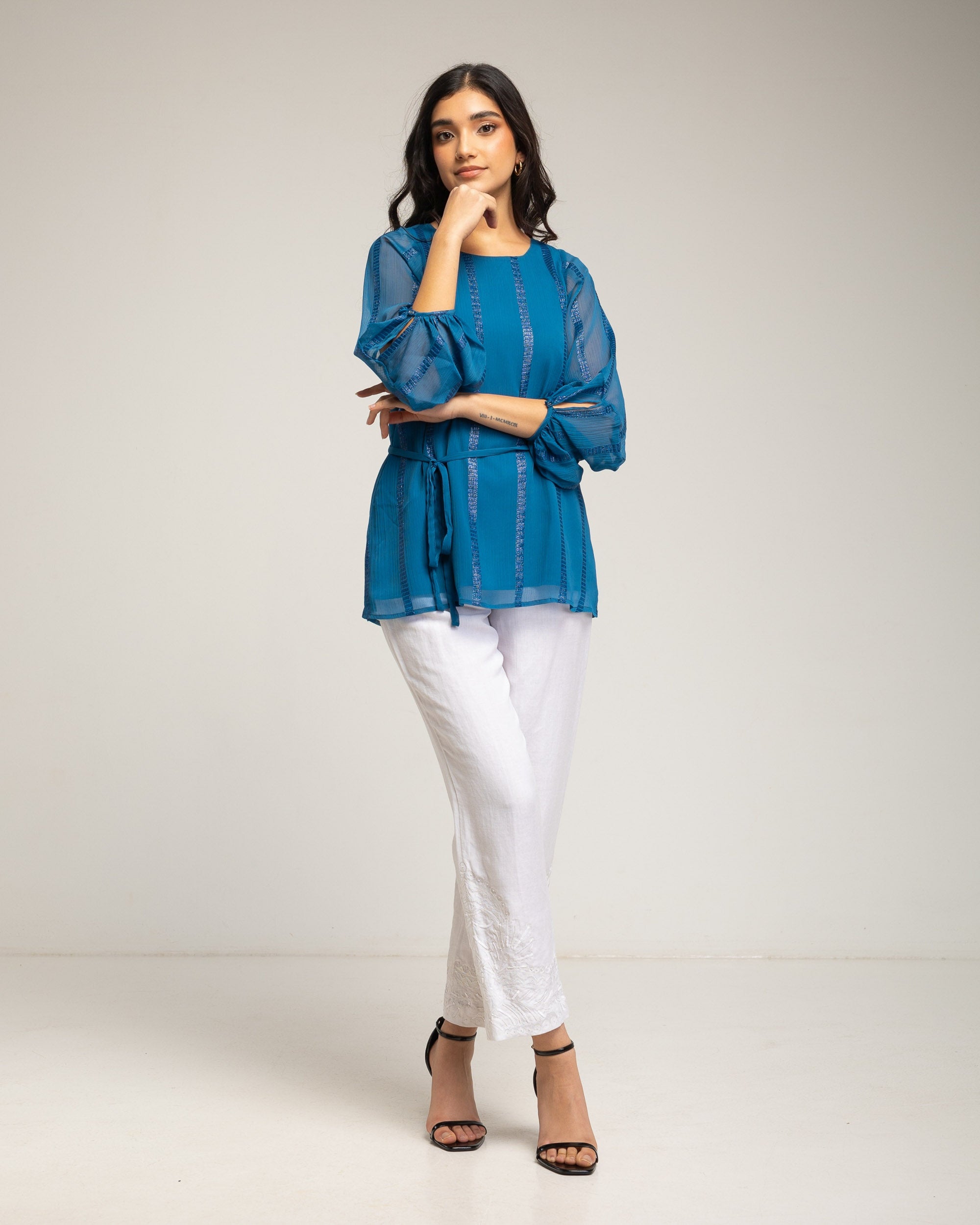 Blusa Fluida com Laçada Azul-2