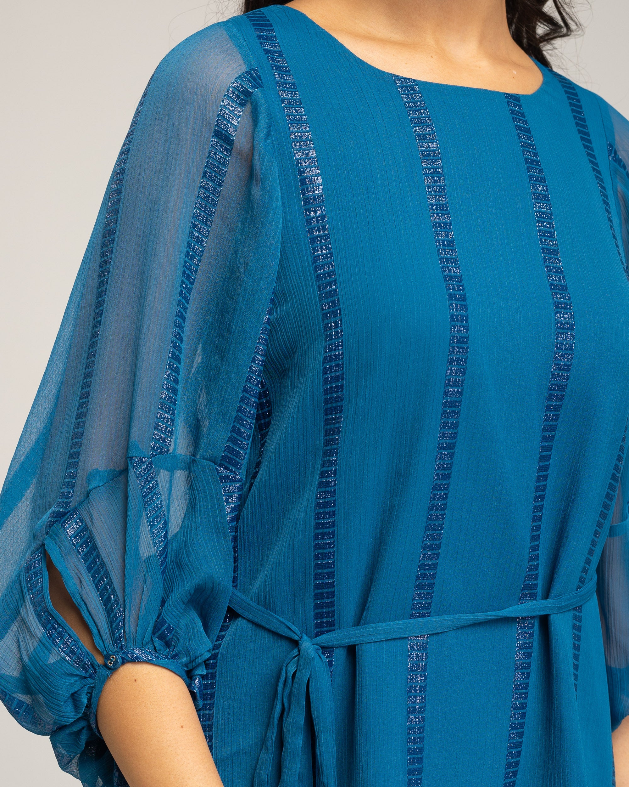 Blusa Fluida com Laçada Azul-5