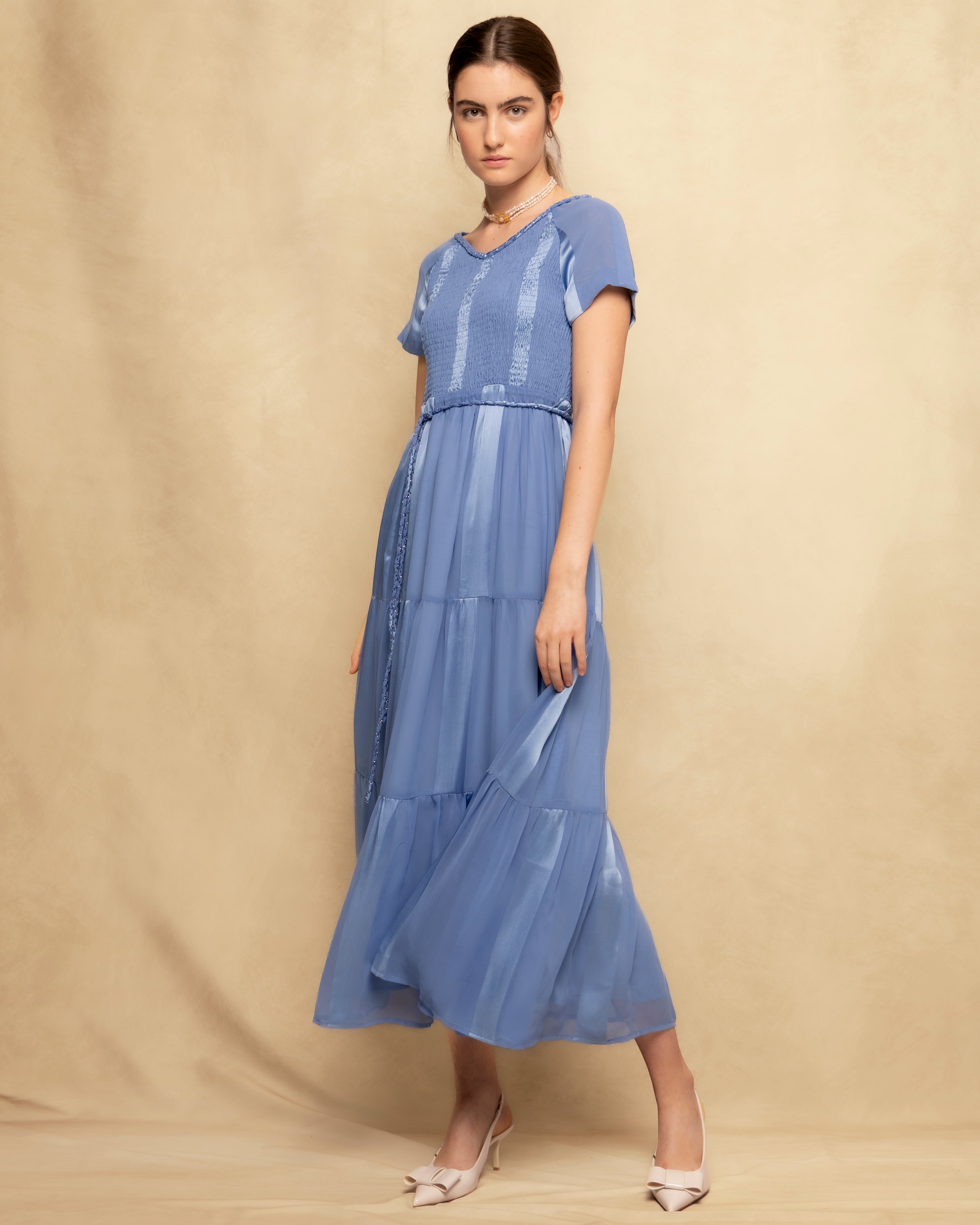 Vestido Comprido com Corpo Franzido e Saia de Camadas Azul-1