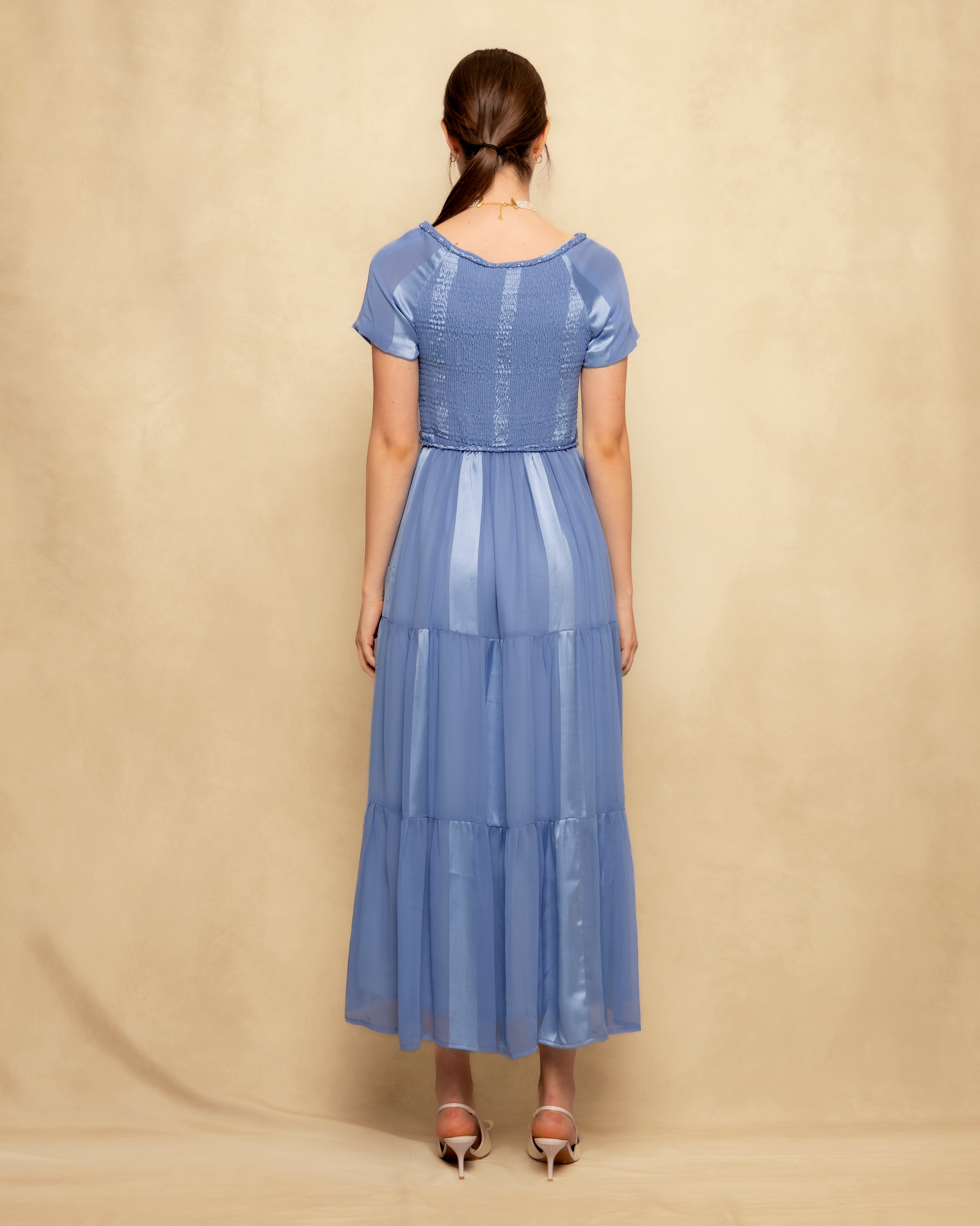 Vestido Comprido com Corpo Franzido e Saia de Camadas Azul-5