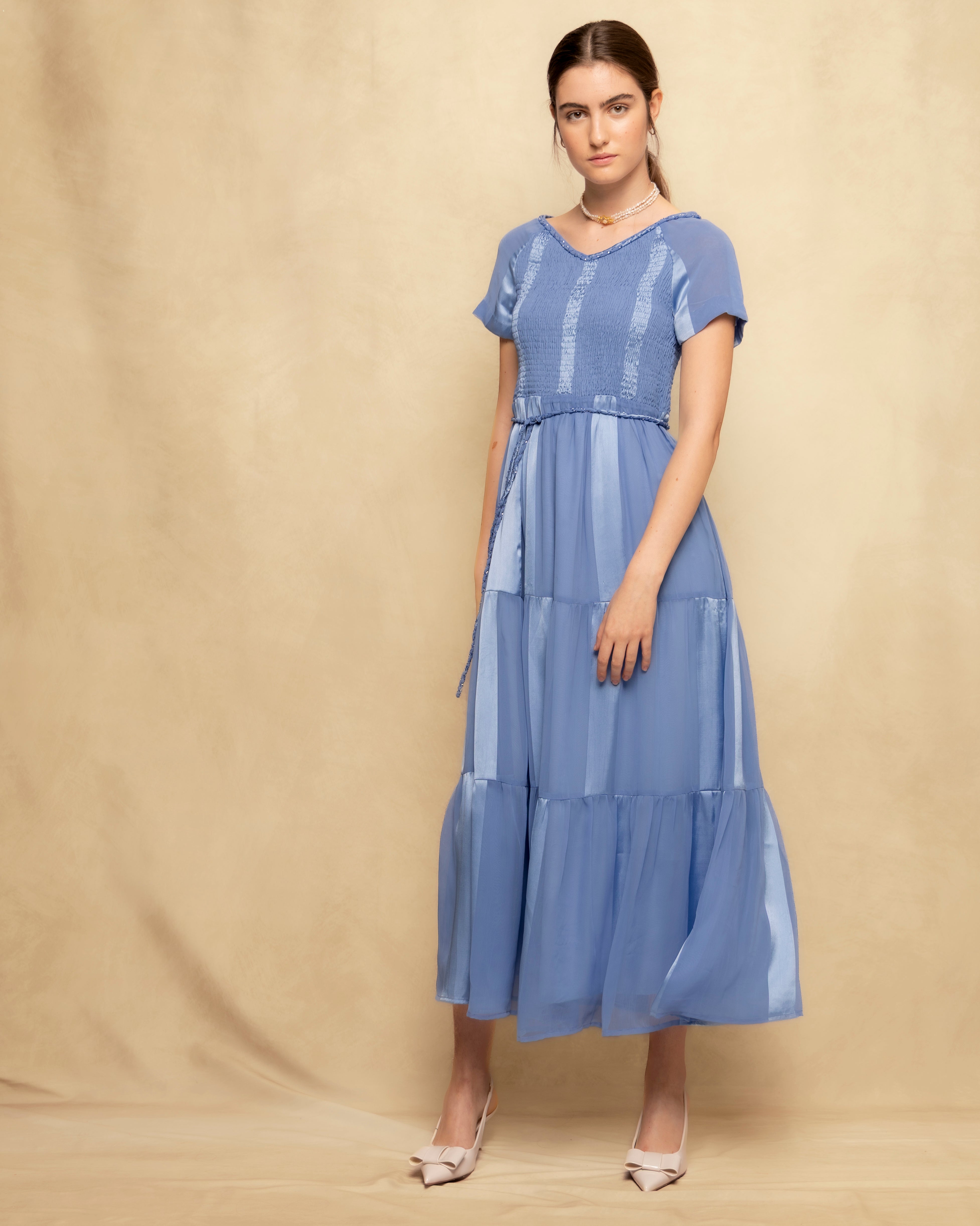 Vestido Comprido com Corpo Franzido e Saia de Camadas Azul-3