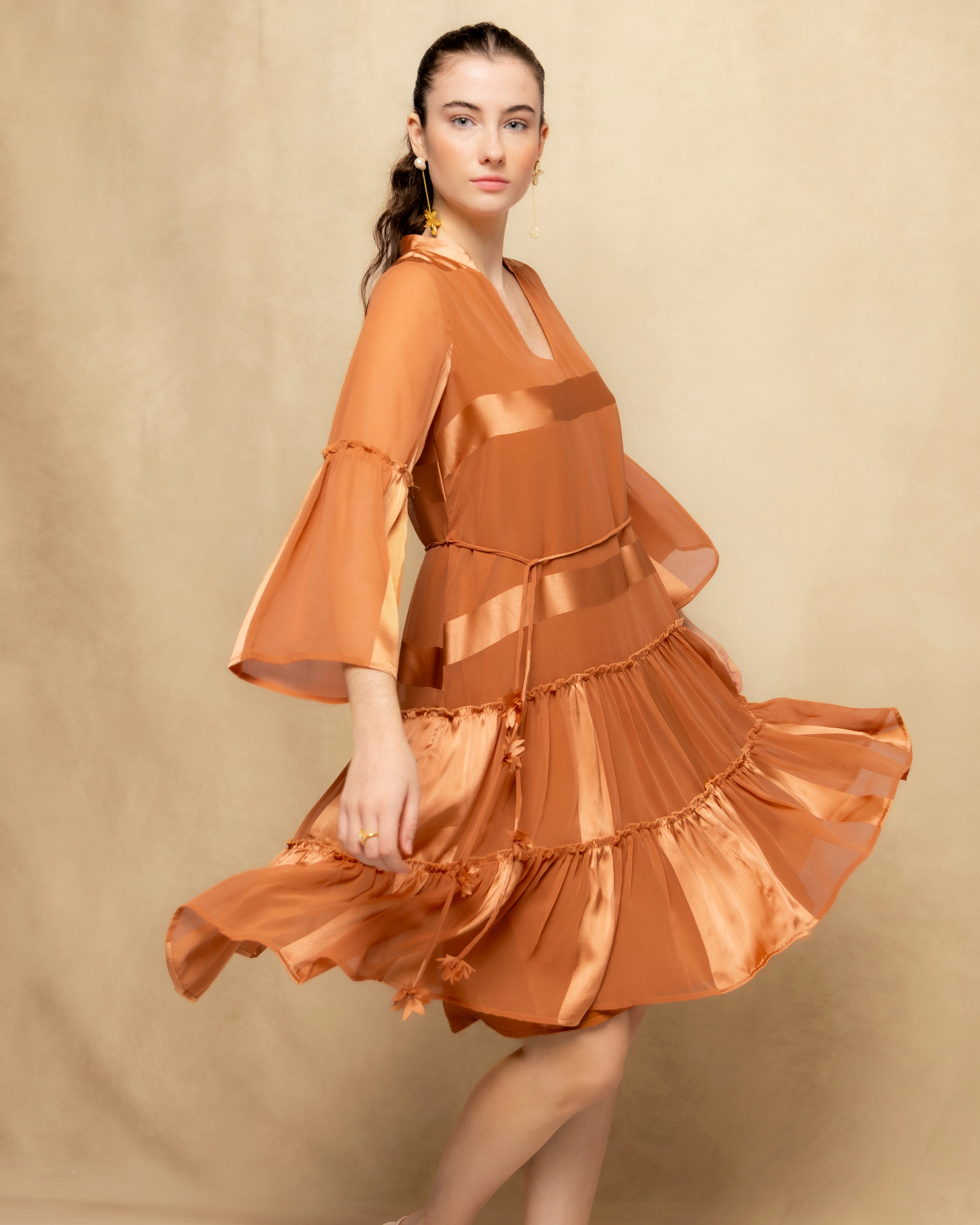 Vestido Curto com Decote em V e Mangas Amplas Laranja-2