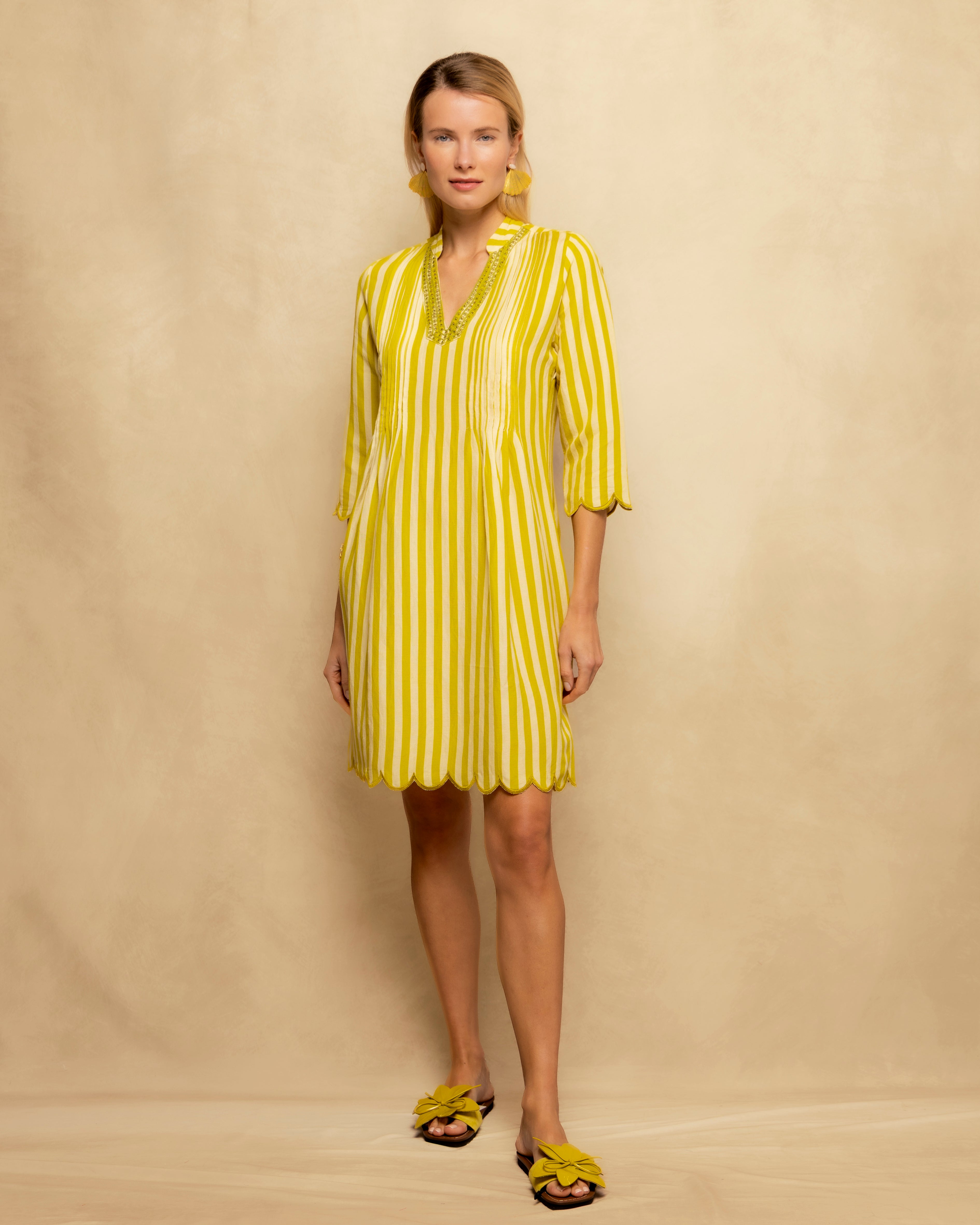 Vestido Curto Às Riscas com Decote em V e Manga Comprida Amarelo-3