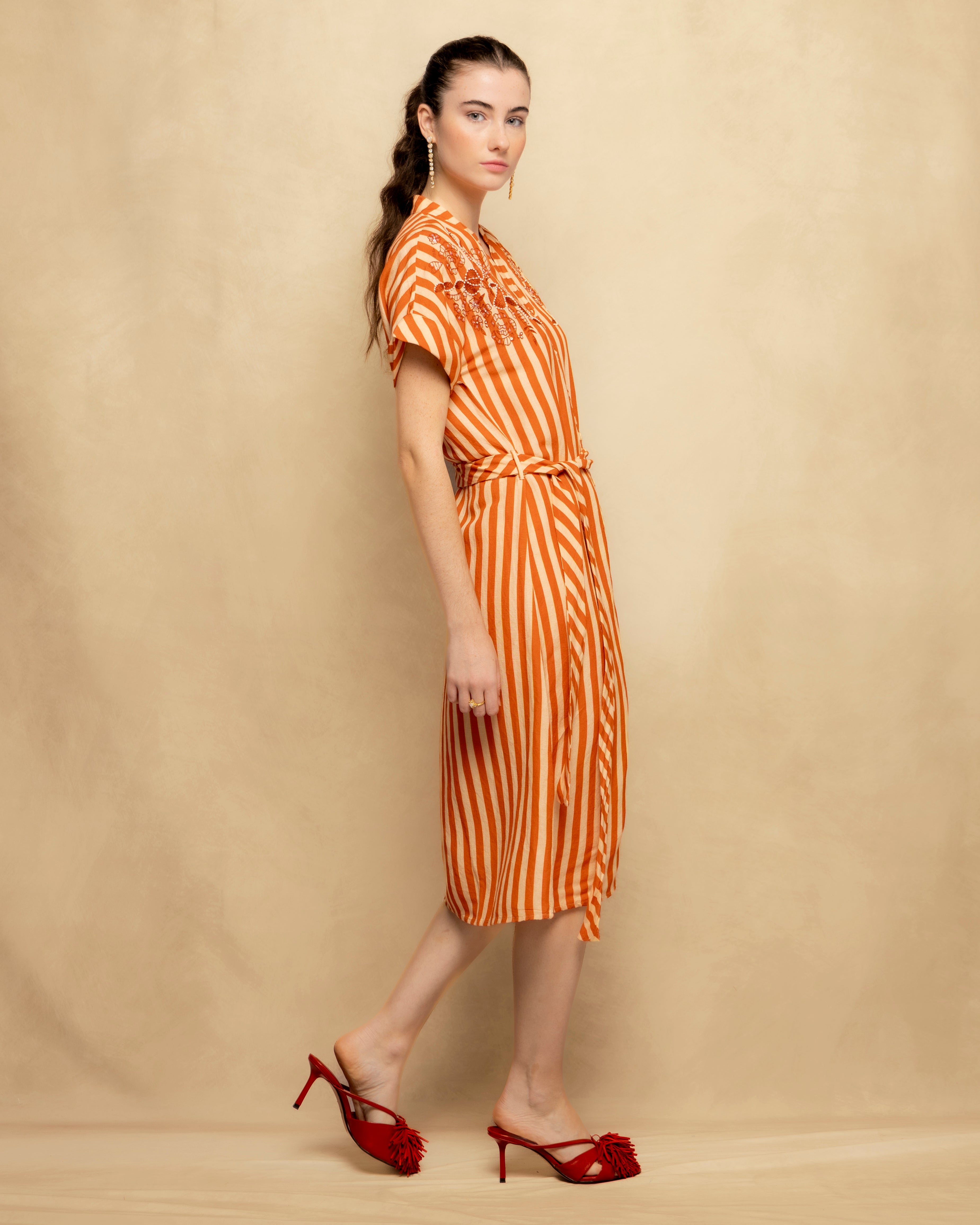 Vestido Midi Tipo Camisa Às Riscas com Bordado Frontal Laranja-3