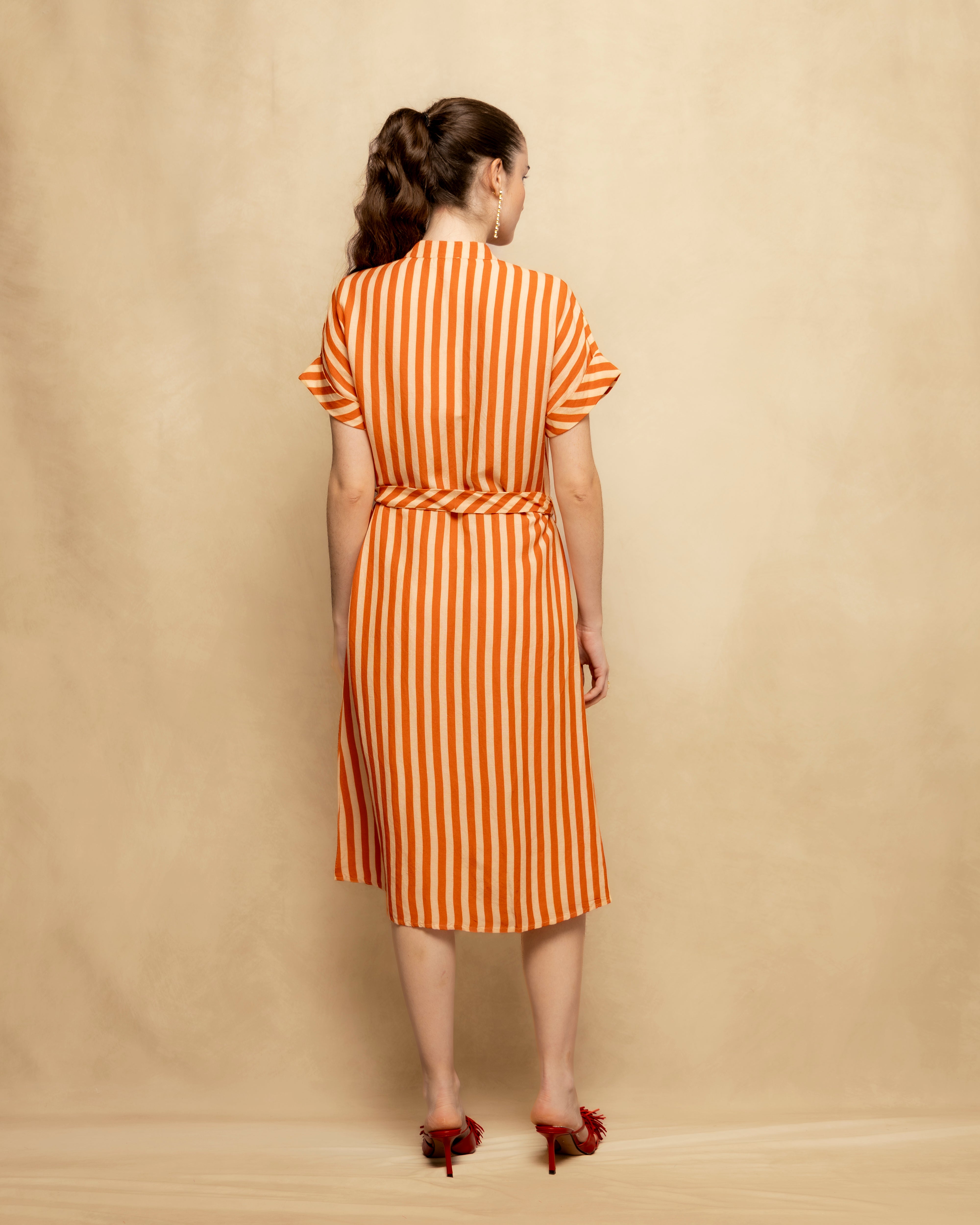Vestido Midi Tipo Camisa Às Riscas com Bordado Frontal Laranja-4