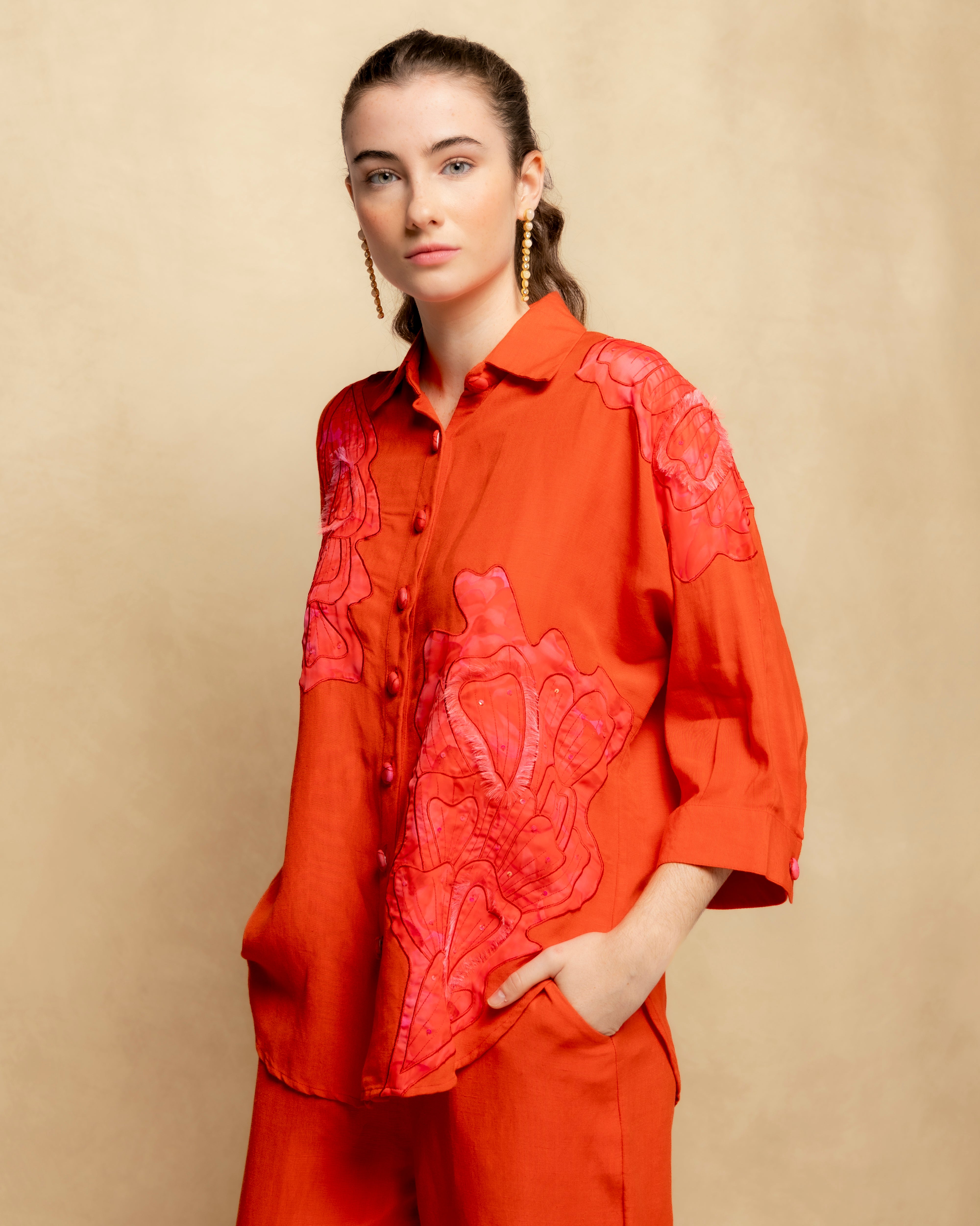 Camisa Ampla com Aplicações Decorativas Coral-2