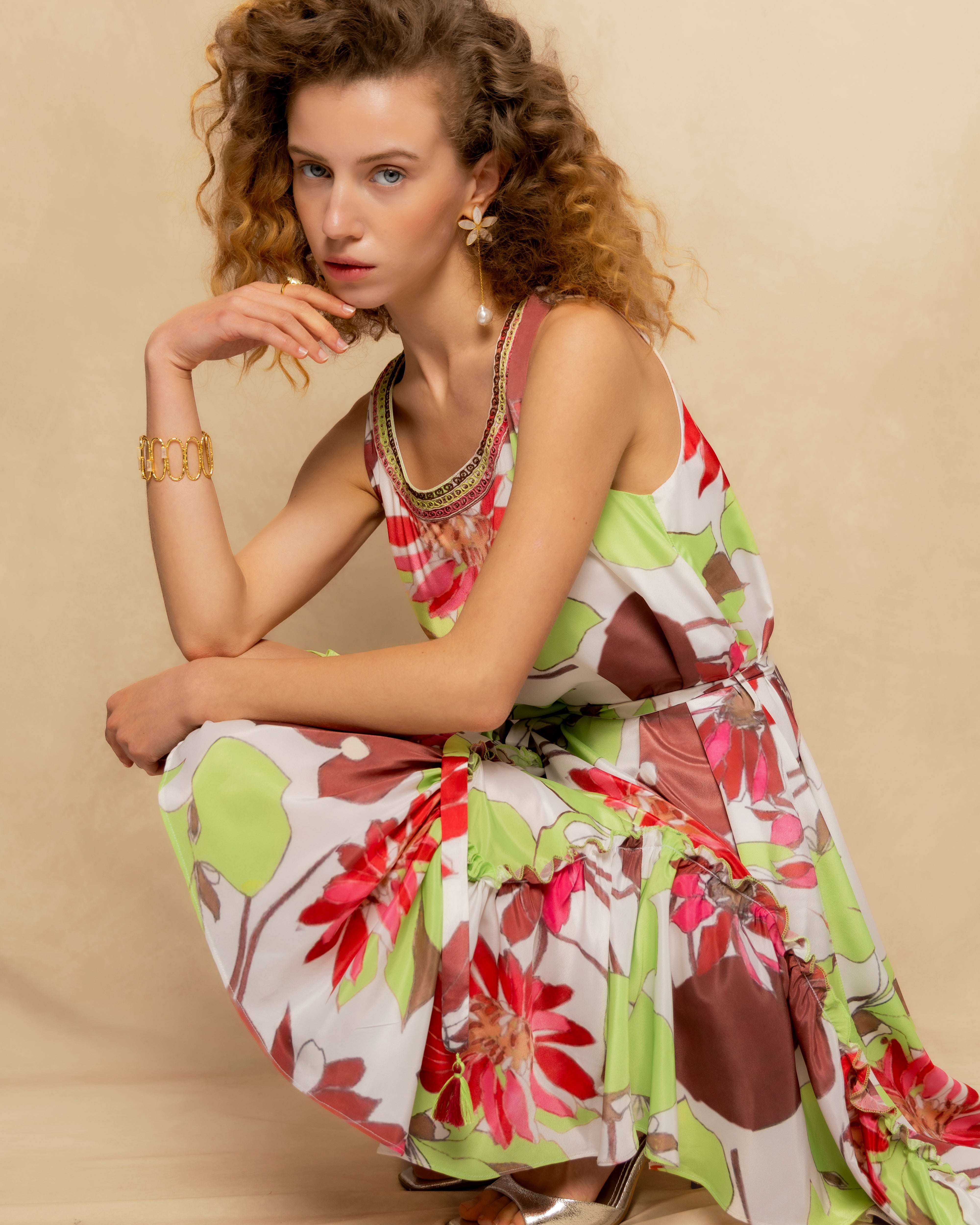 Vestido Midi Estampado sem Mangas com Cinto e Bainha Assimétrica Multicolor-2