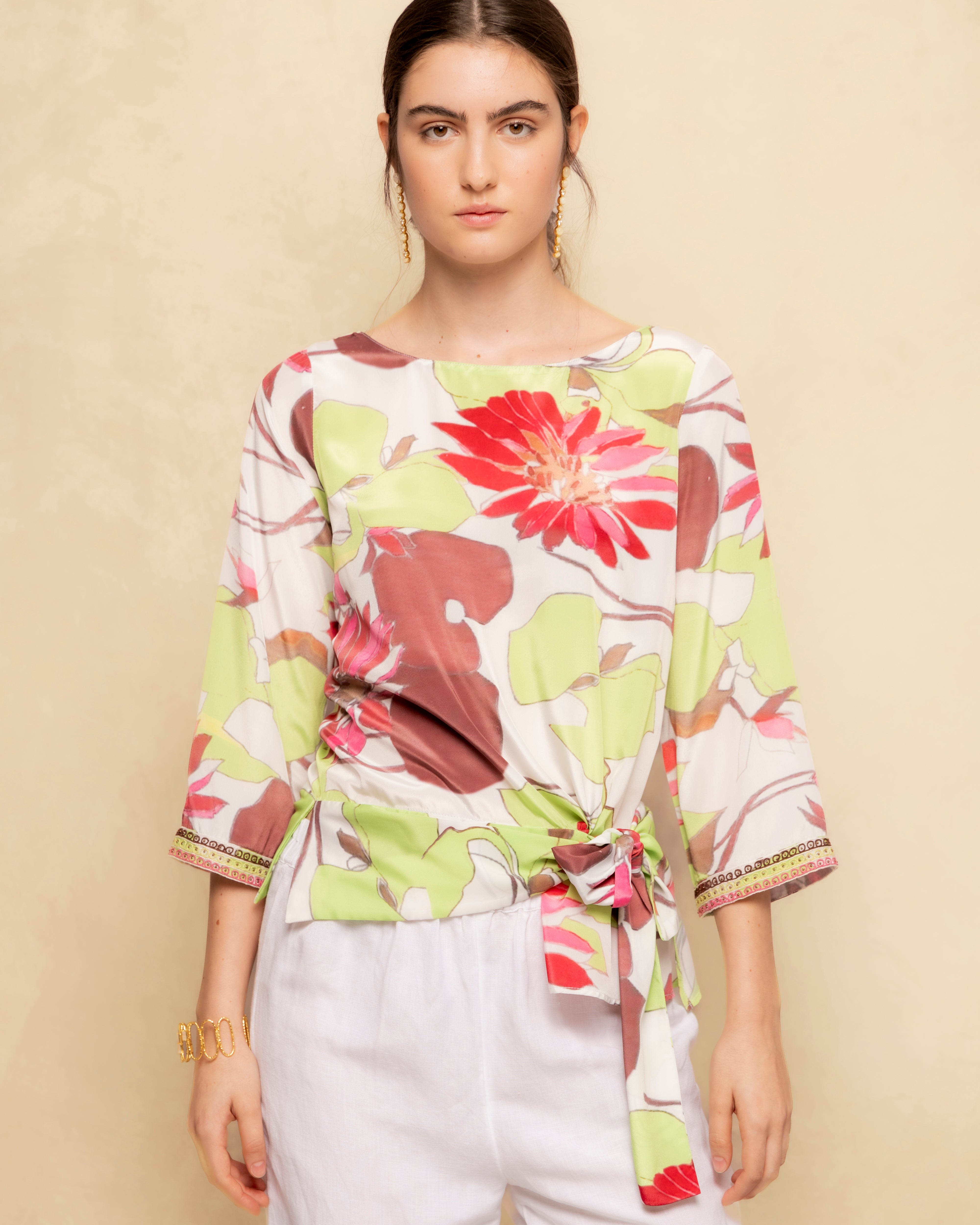 Imagem 0 de Blusa Estampada de Manga Comprida com Laçada Lateral