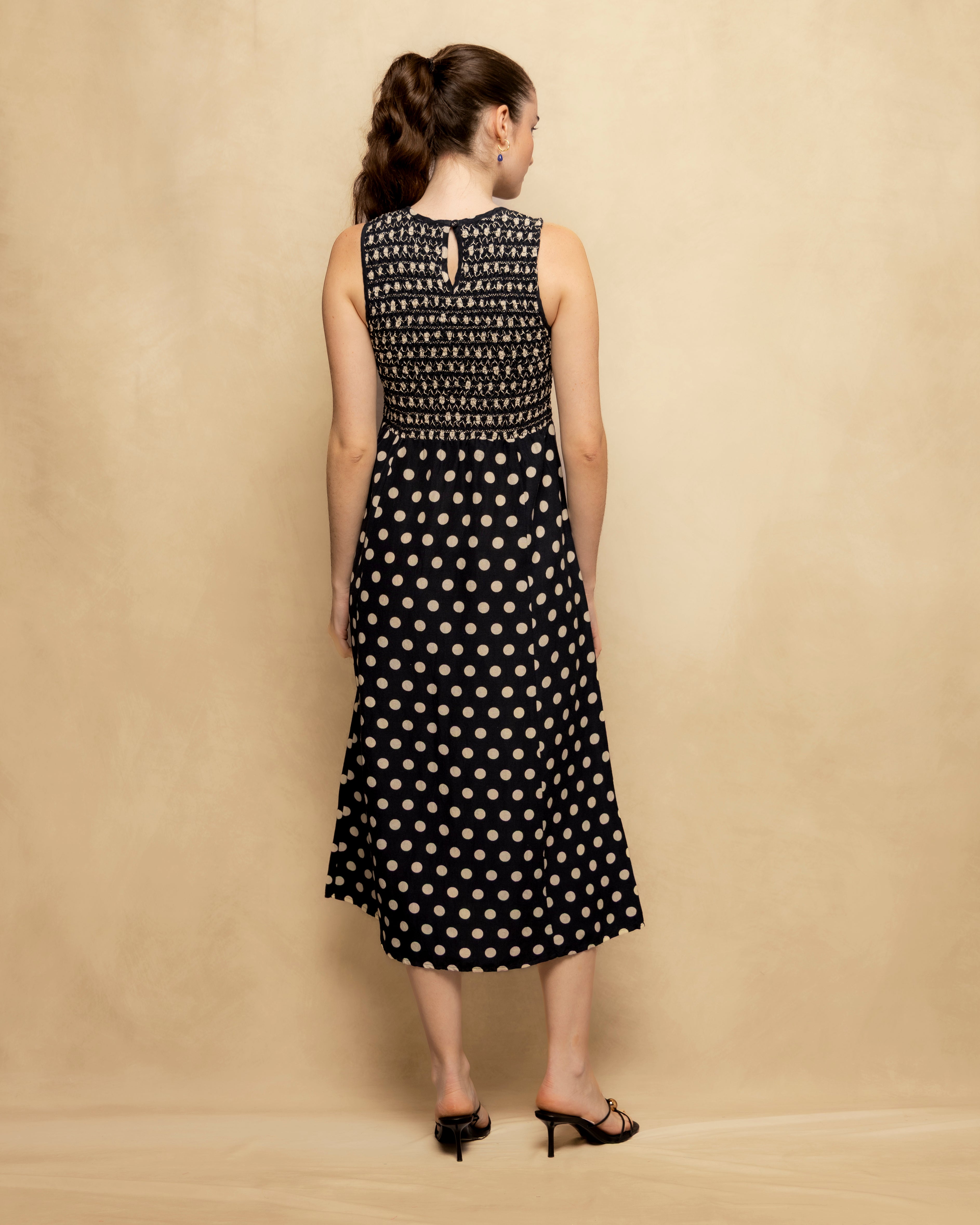 Vestido Midi sem Mangas com Corpo Franzido e Saia Estampada Preto-5