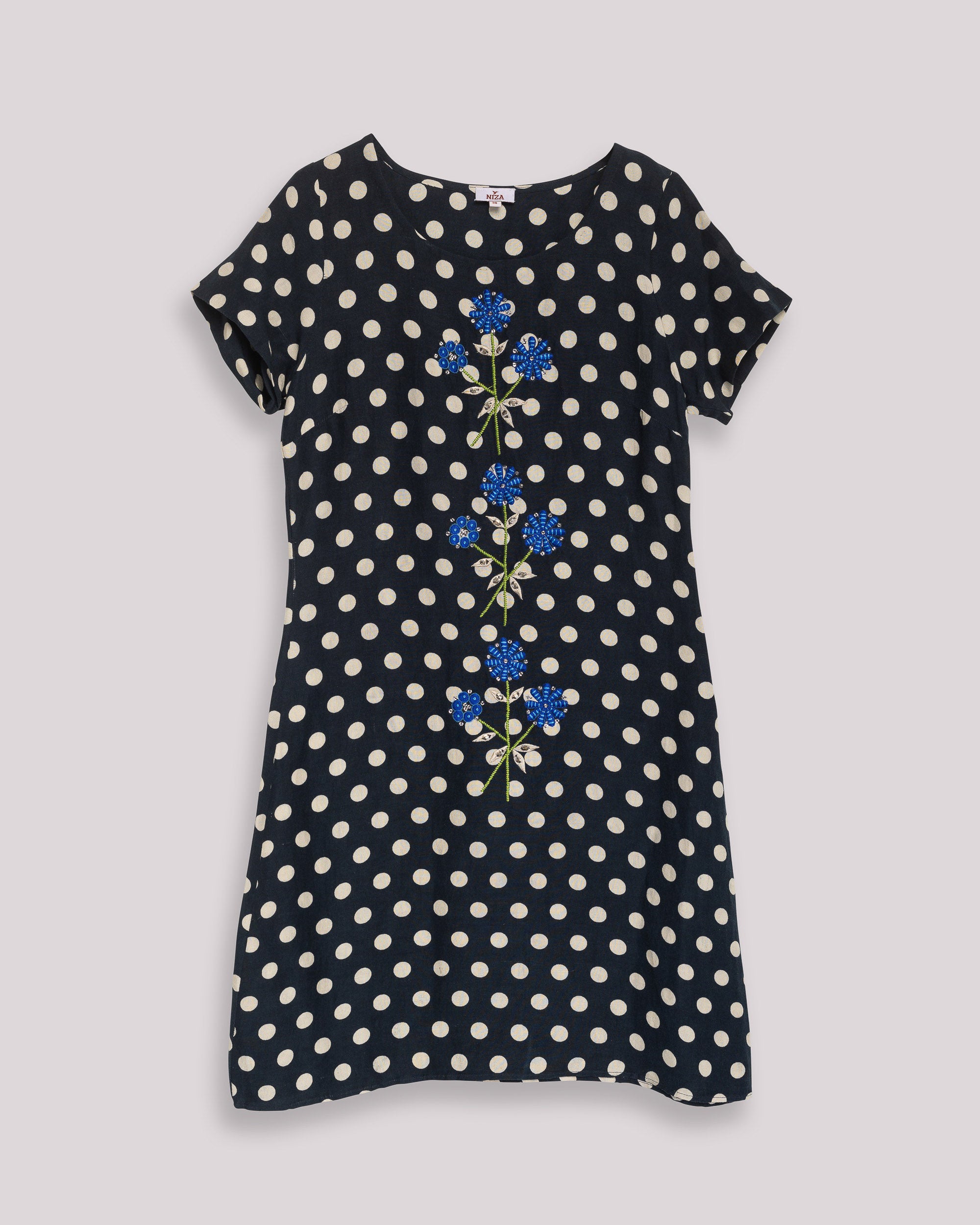 Vestido Curto com Corte a Direito e Estampado de Bolinhas e Bordado Central Preto-8