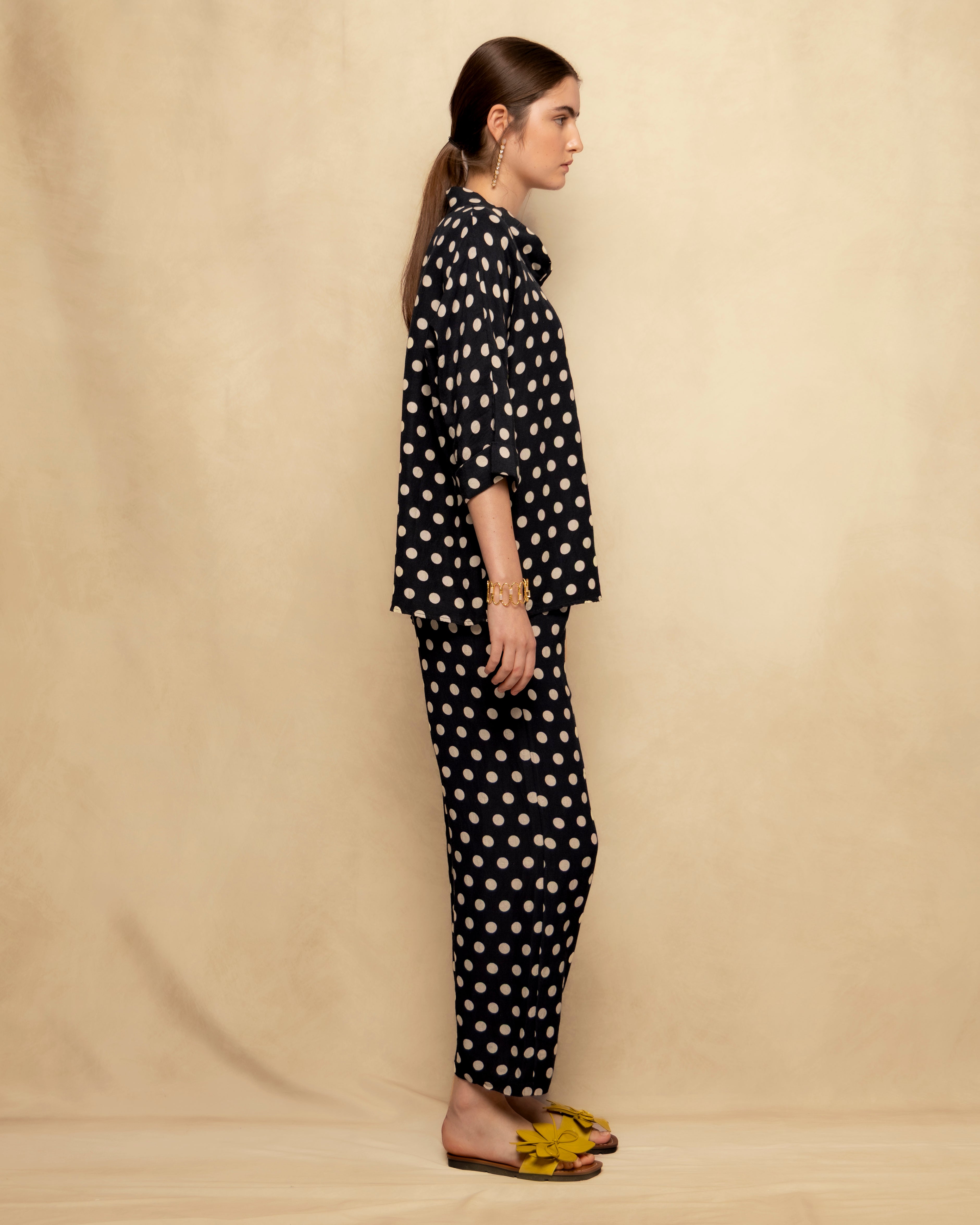 Blusa Ampla com Estampado de Bolinhas e Bordado Preto-5