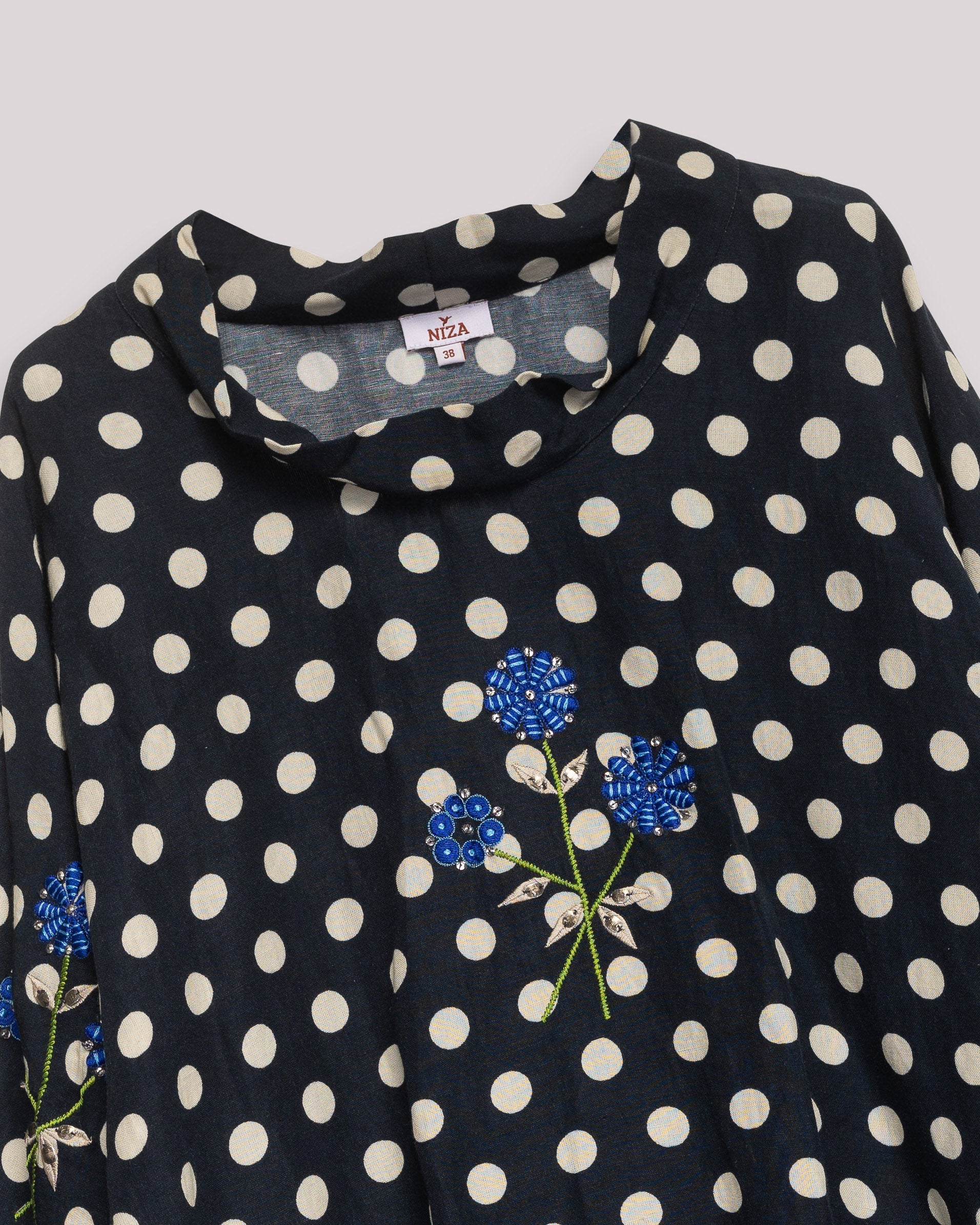 Blusa Ampla com Estampado de Bolinhas e Bordado Preto-7