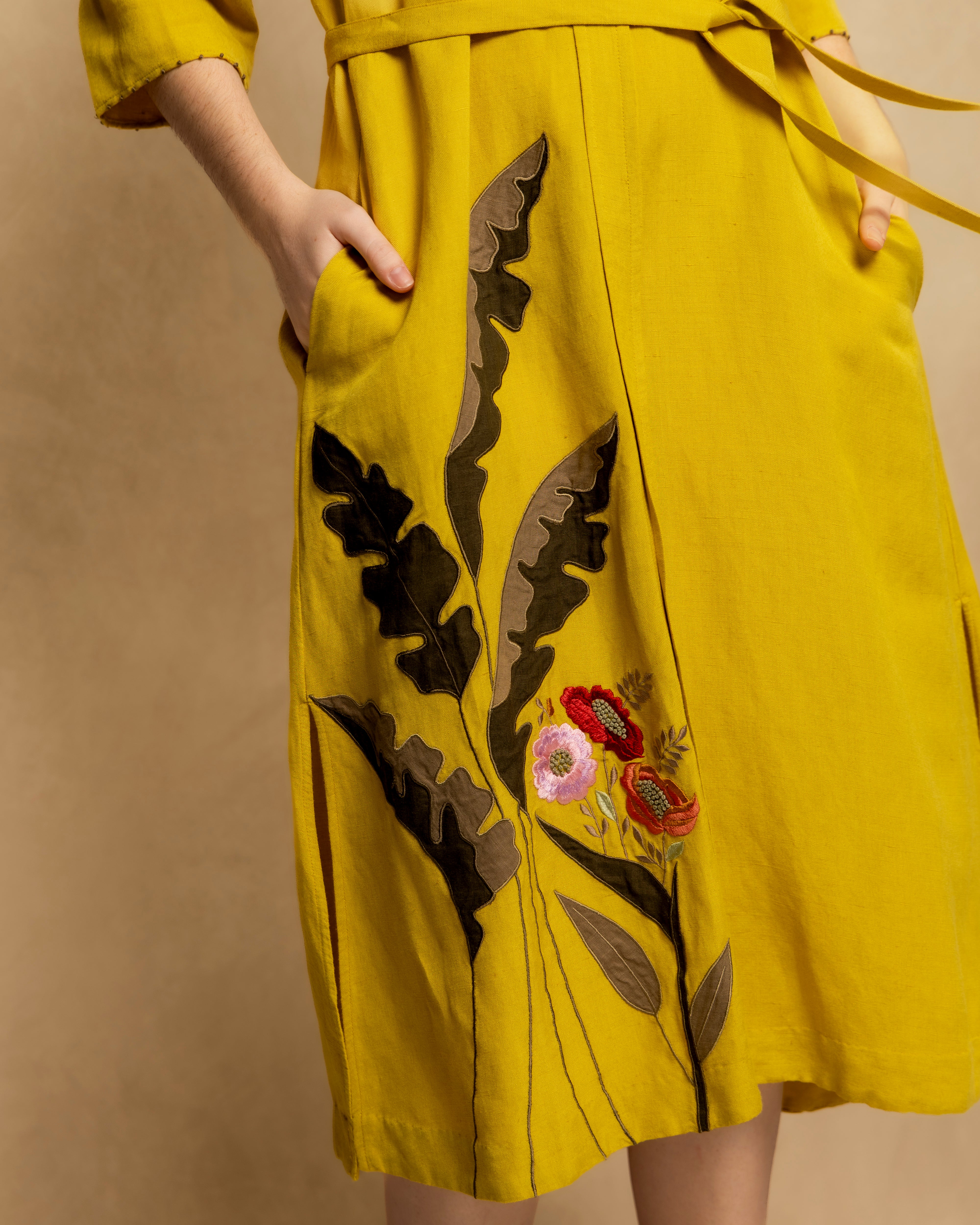 Vestido Midi com Decote em V e Bordado Vegetal Amarelo-5