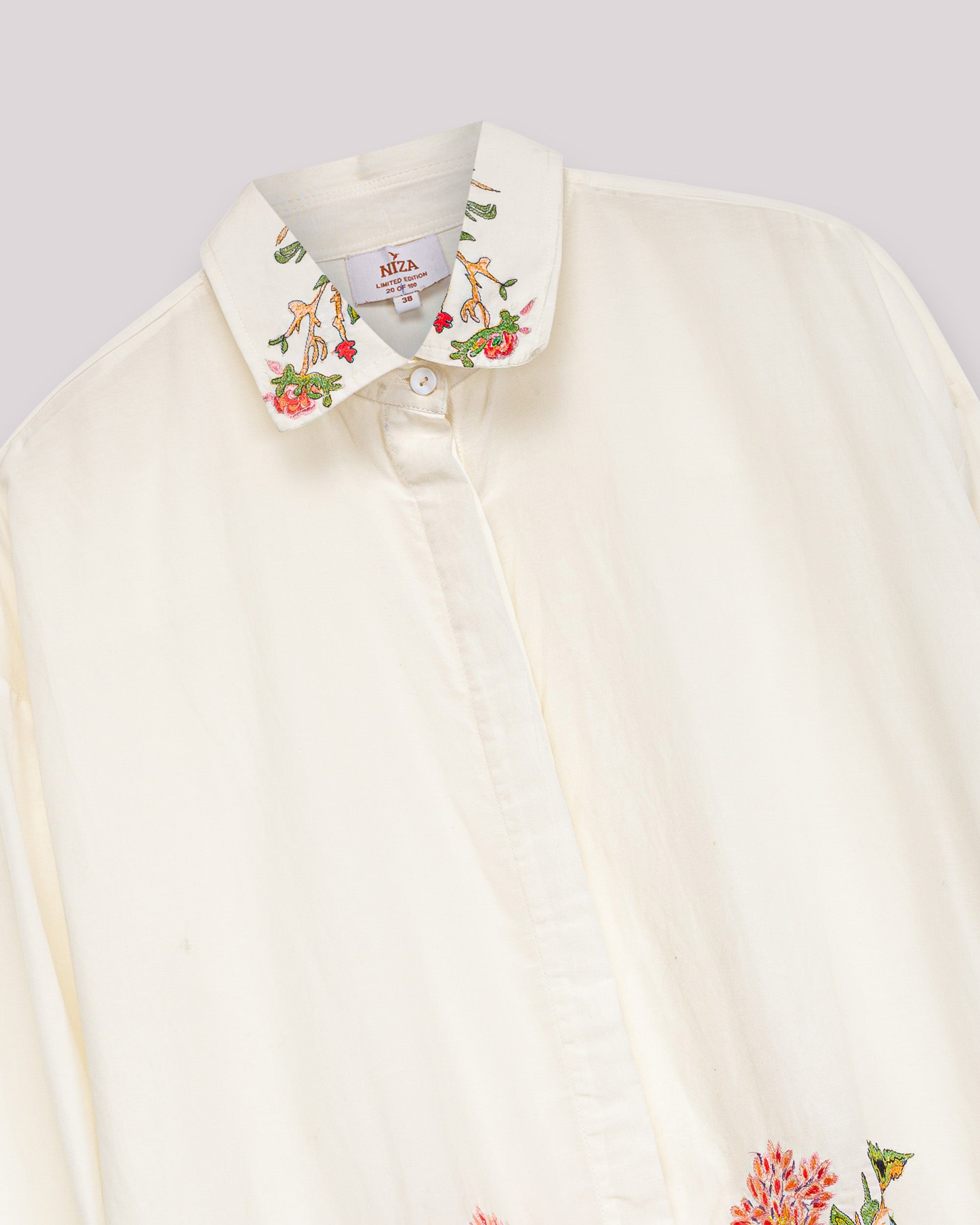 Blusa Comprida com Bordado Floral e Bainha Assimétrica Branco-11