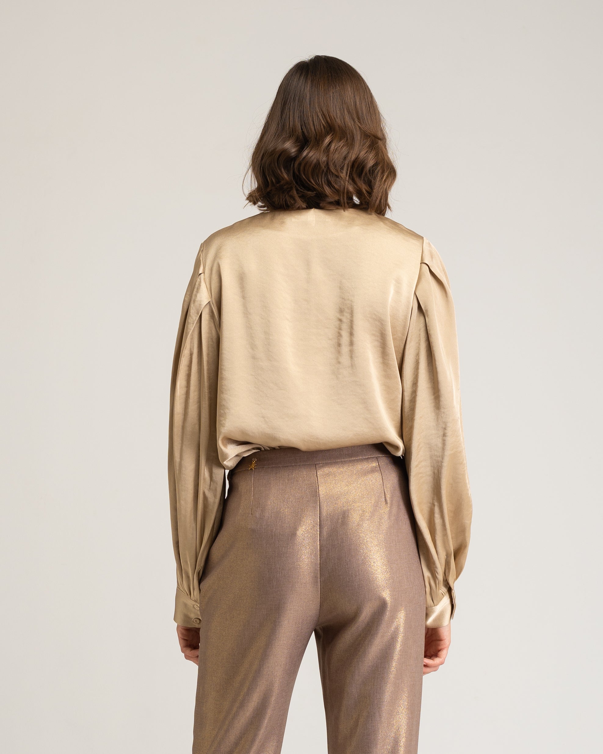 Blusa Romântica com Mangas Abalonadas Vega Ouro-4