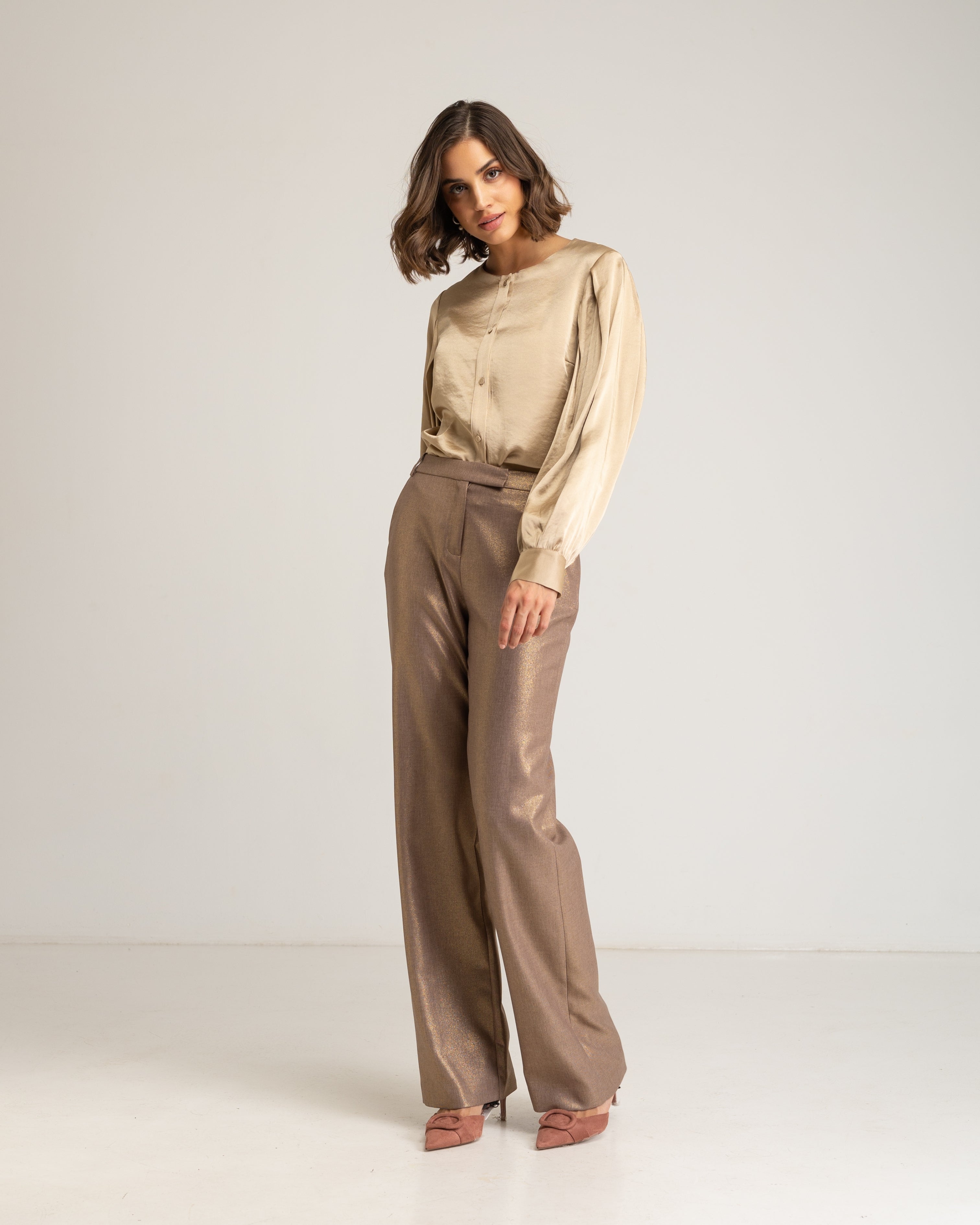 Blusa Romântica com Mangas Abalonadas Vega Ouro-6