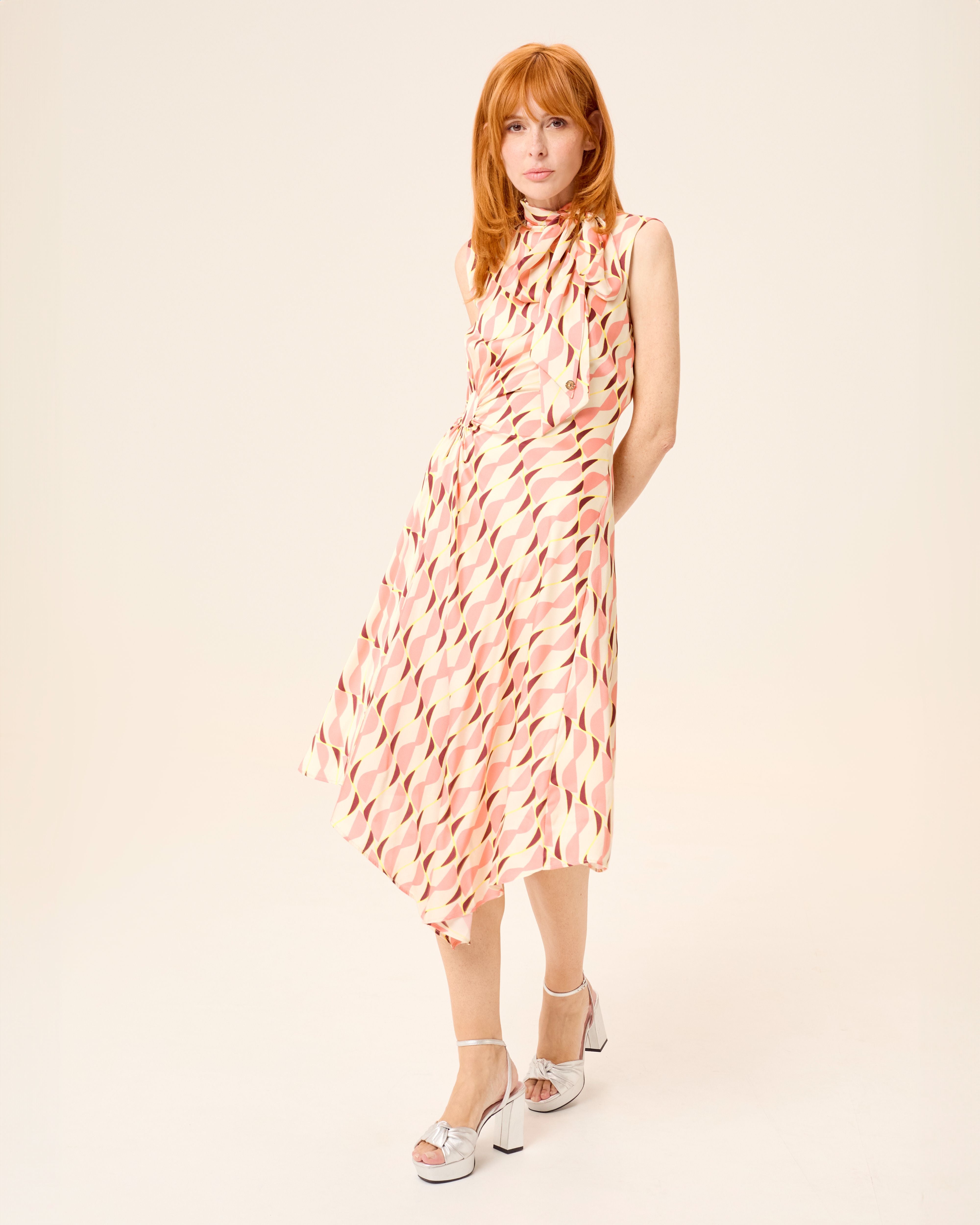 Vestido Midi Ondine Assimétrico com Gola Alta e Laço Rosa-6