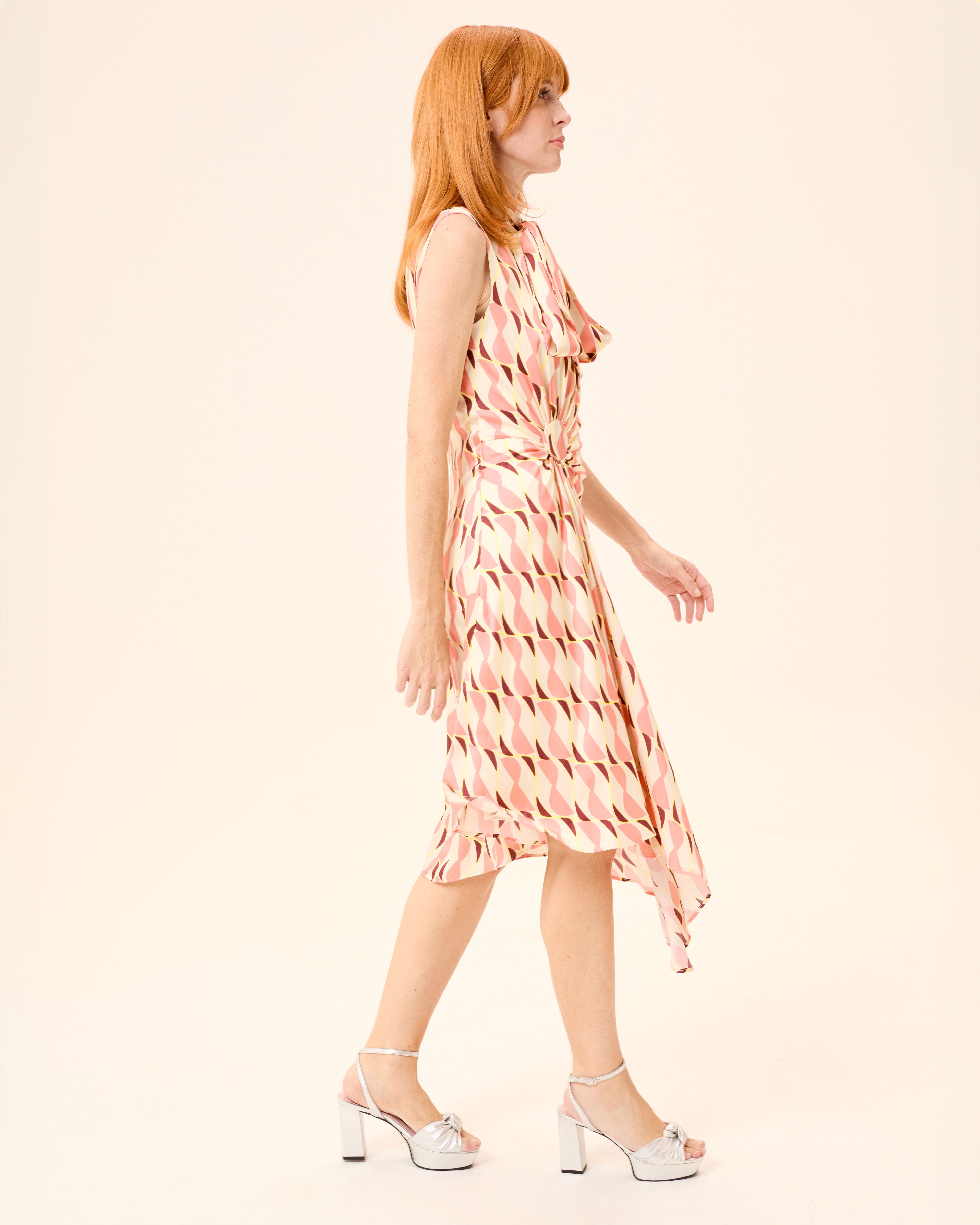 Vestido Midi Ondine Assimétrico com Gola Alta e Laço Rosa-8