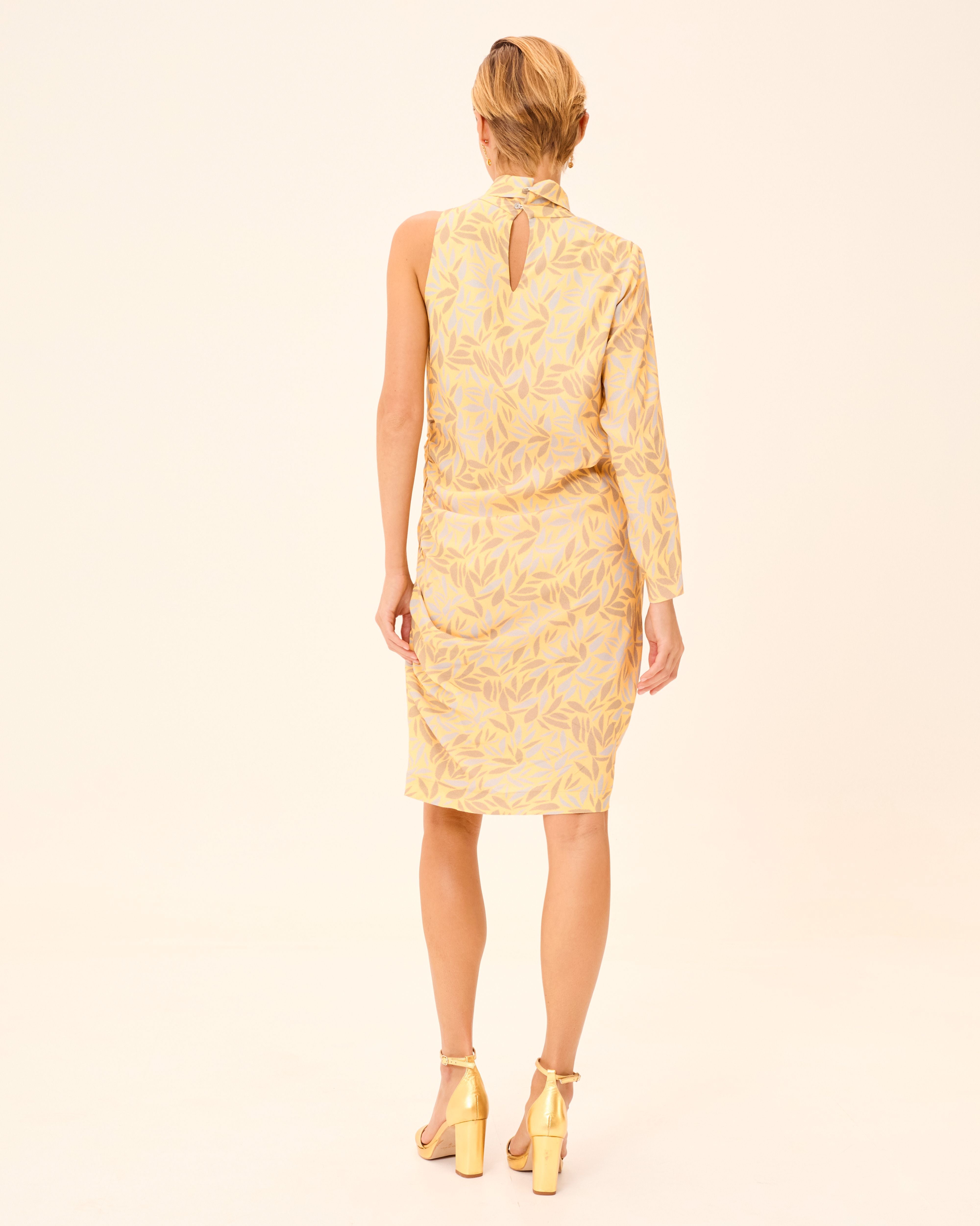 Vestido Curto Dune com Estampado Assimétrico e Alça Larga Amarelo-4