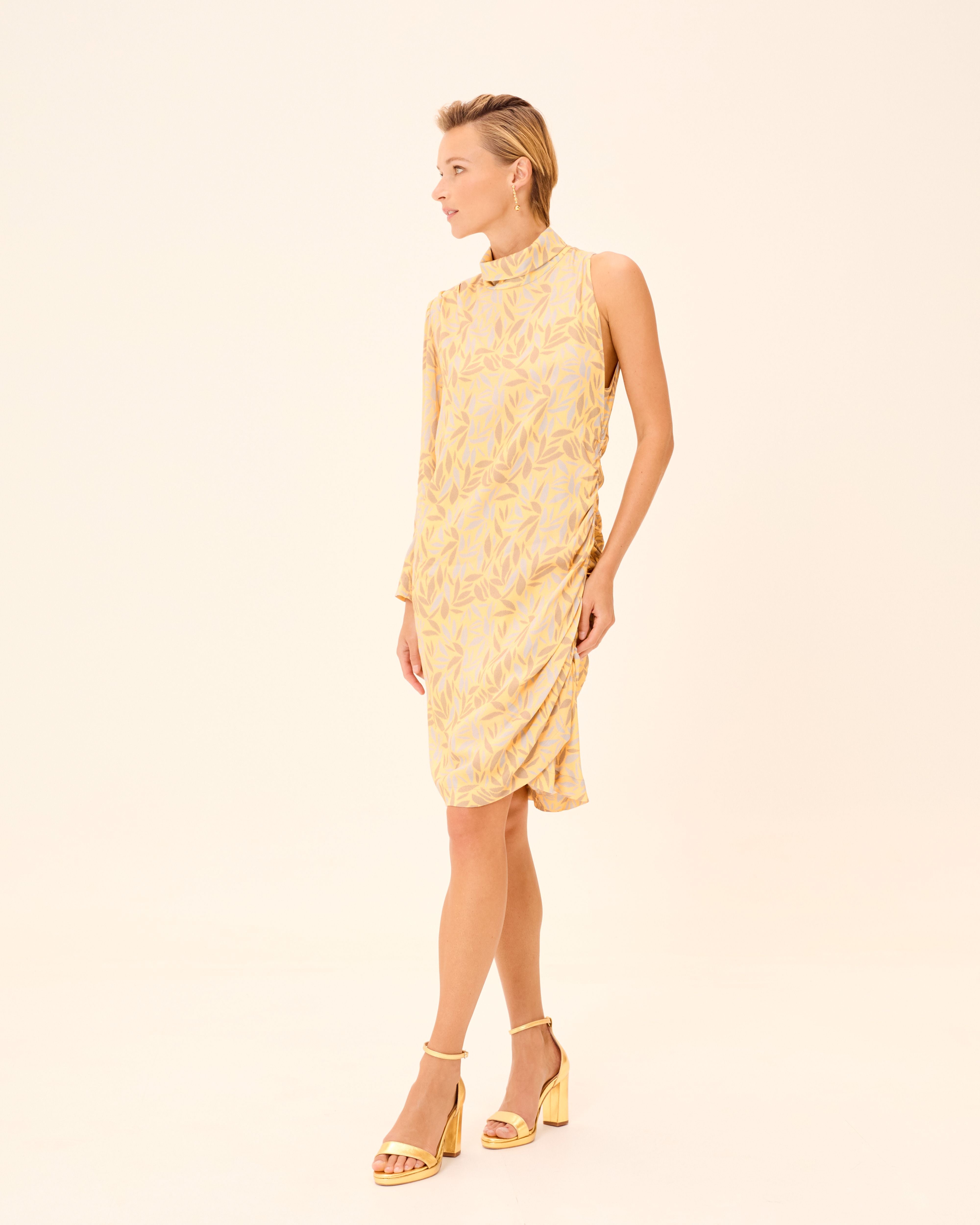 Vestido Curto Dune com Estampado Assimétrico e Alça Larga Amarelo-9