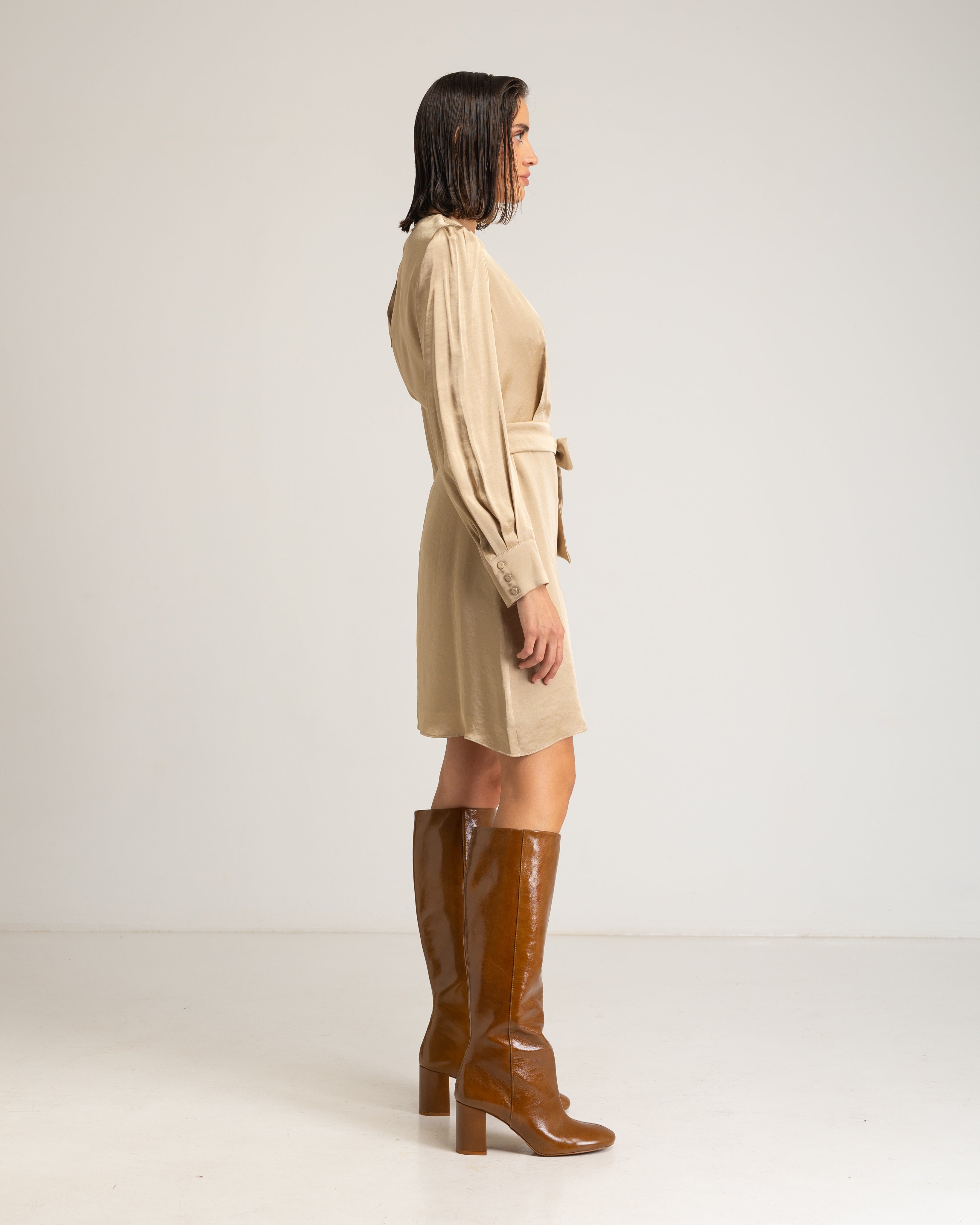 Vestido Curto Acetinado com Laço Matilda Ouro-3