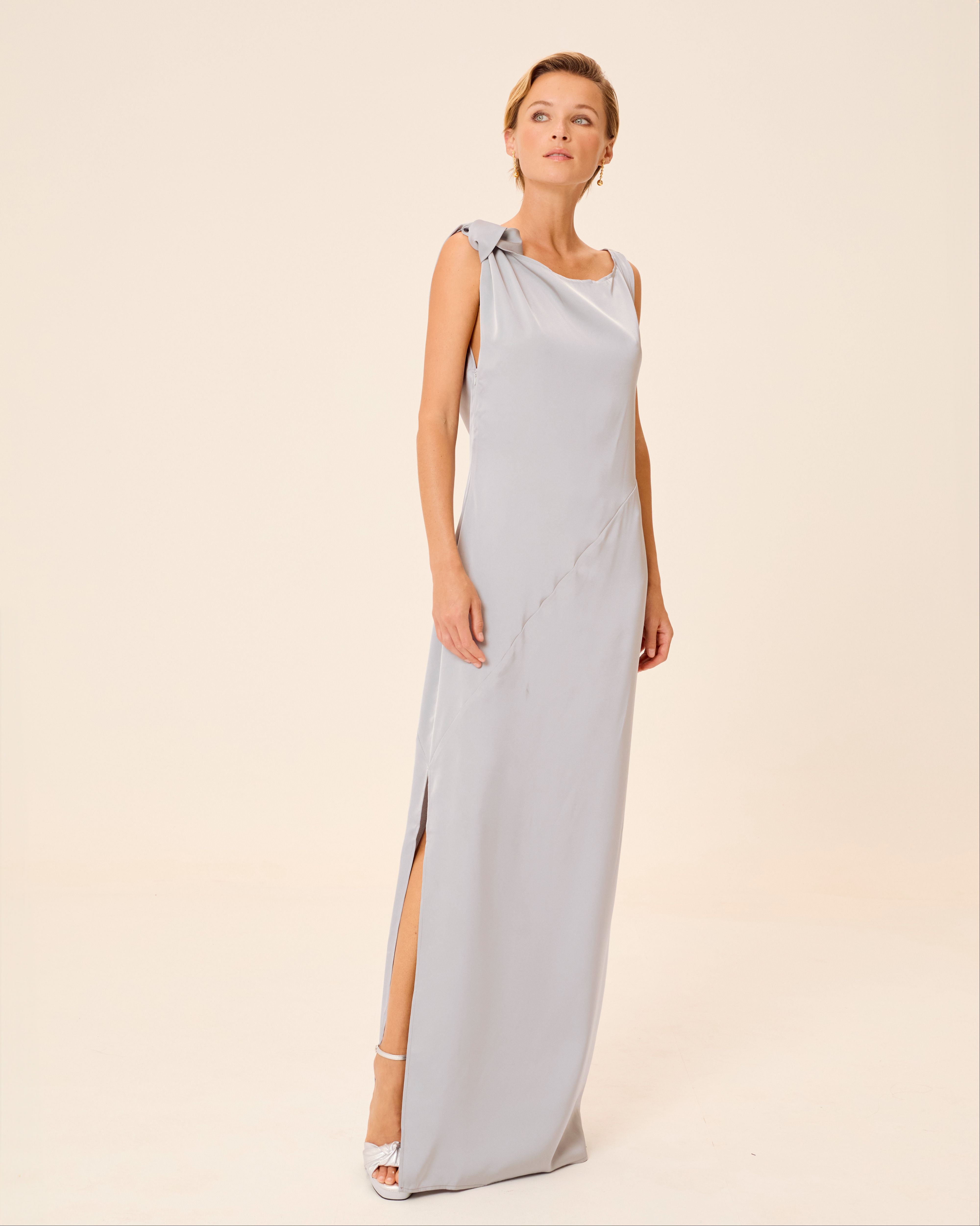 Vestido Comprido Alia Acetinado Drapeado no Ombro e Assimétrico Cinzento-7
