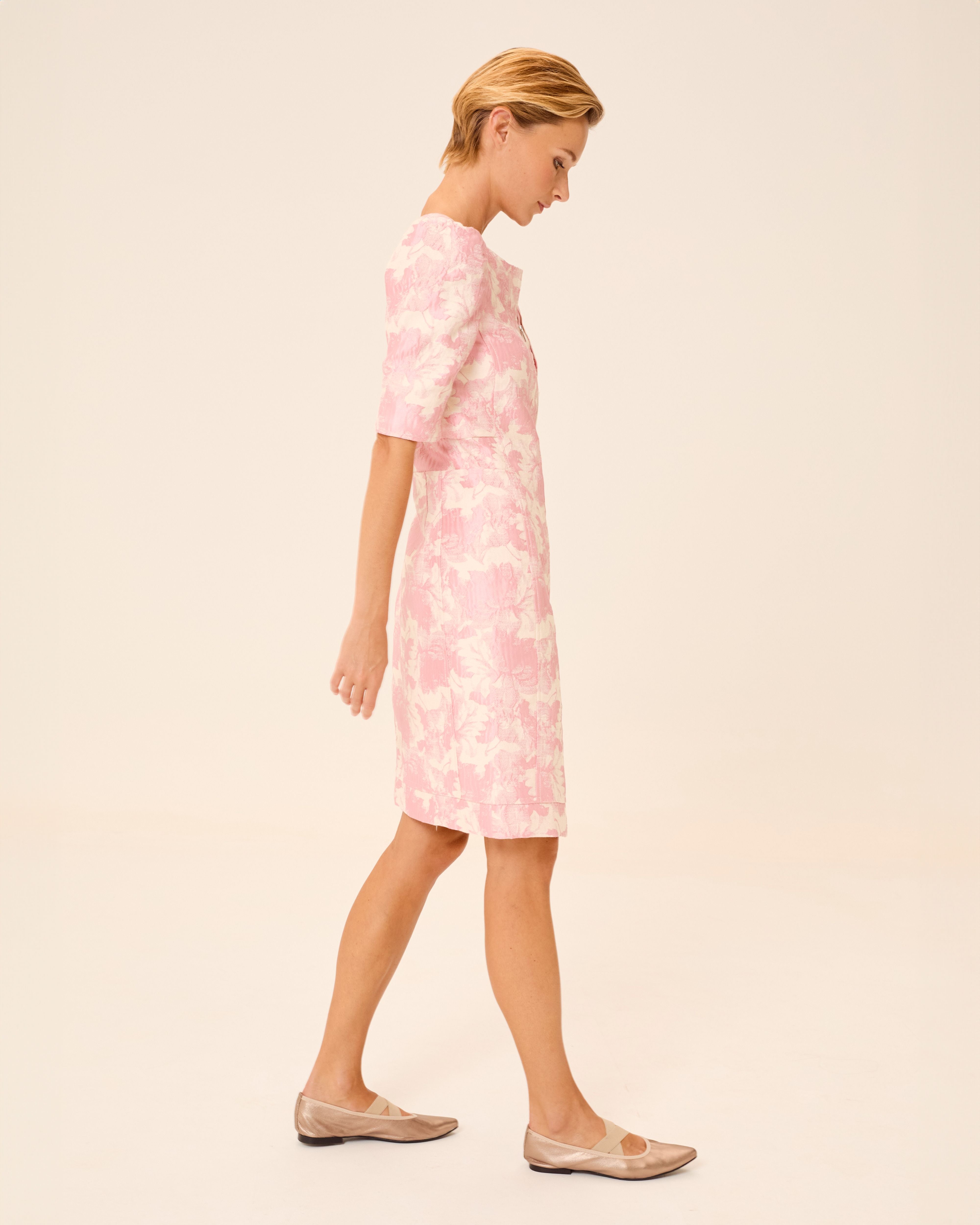 Vestido Curto Mia com Gola Redonda e Fecho Zip Frontal Rosa-6