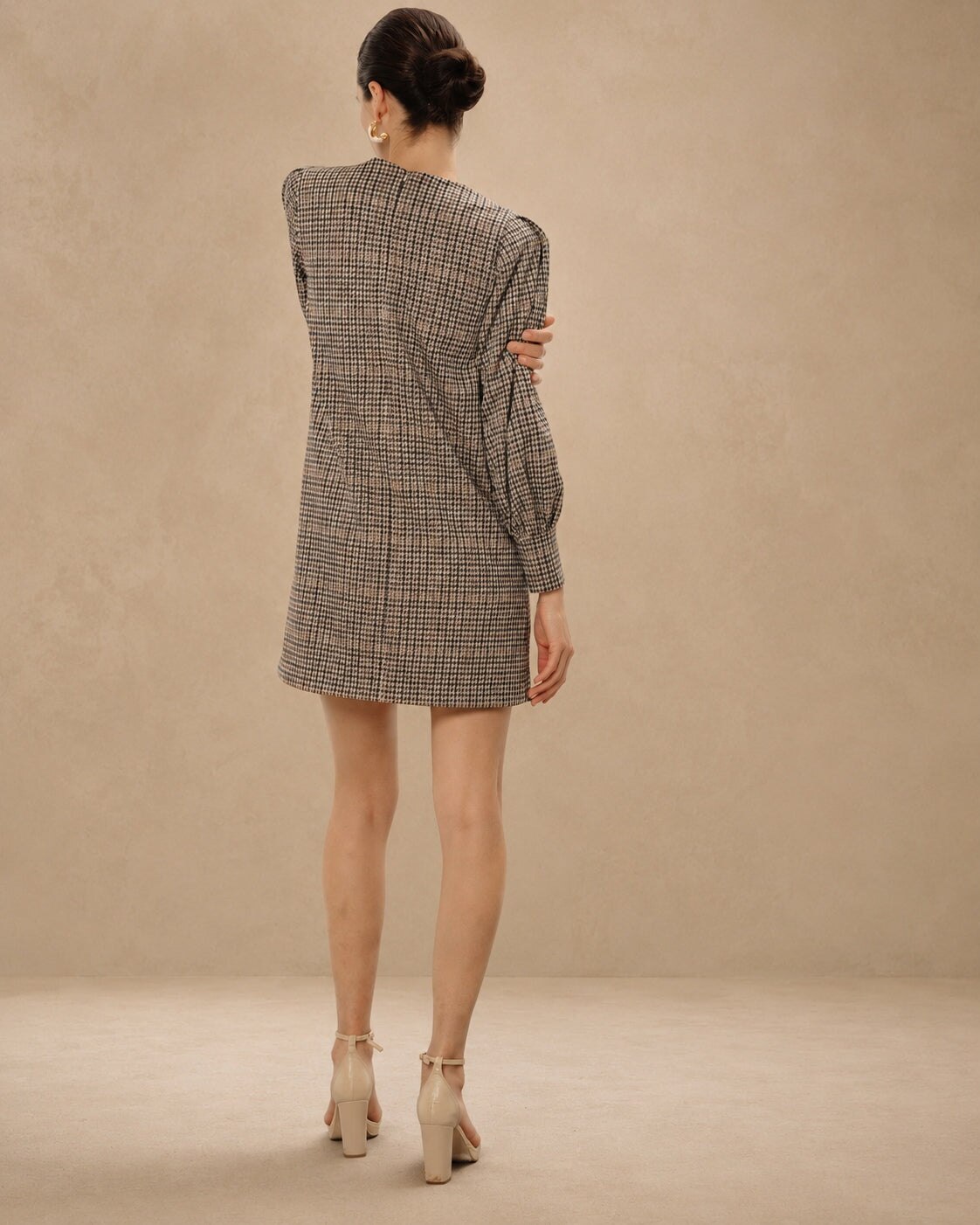 Vestido Curto com Estampado Aos Quadrados Castanho-5