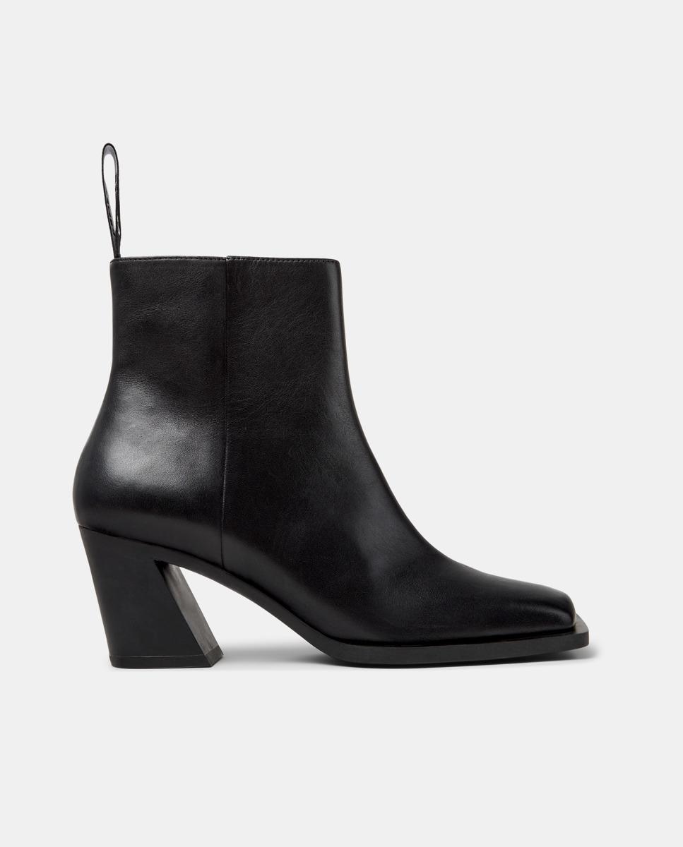 Botins de Pele Karole Preto-1