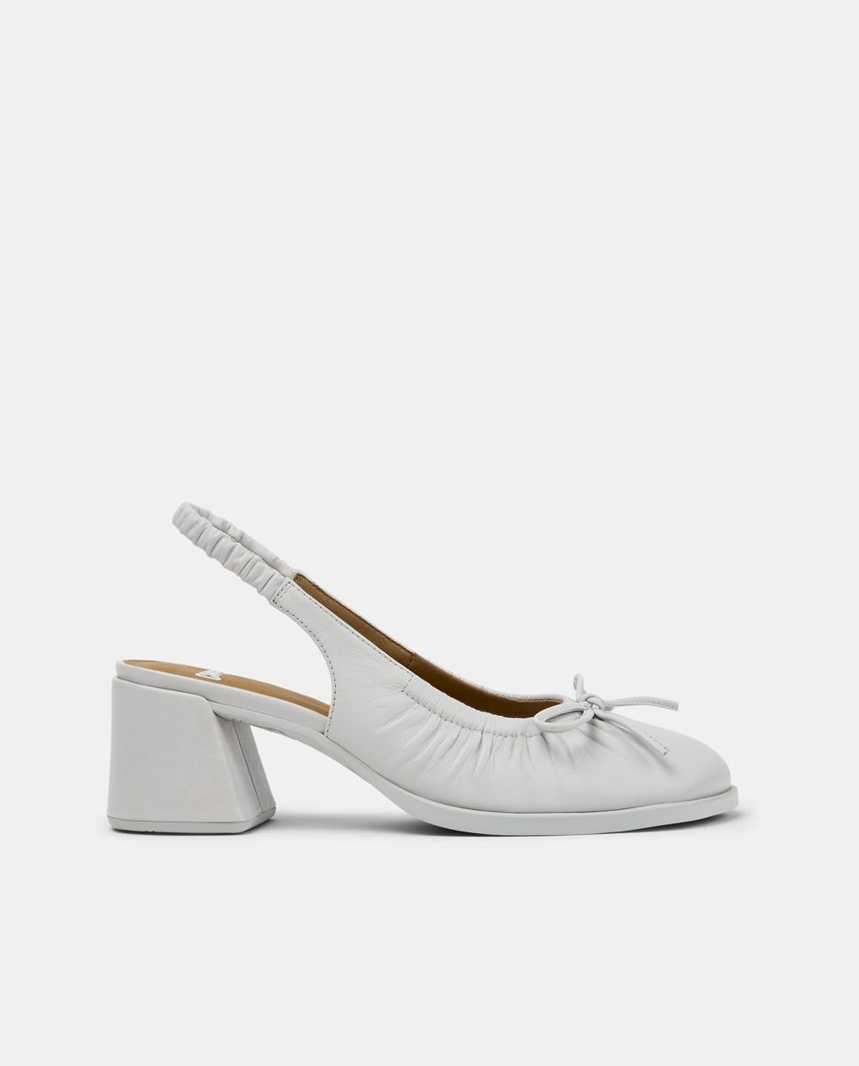 Imagem 0 de Mocassins com Salto em Pele Kora