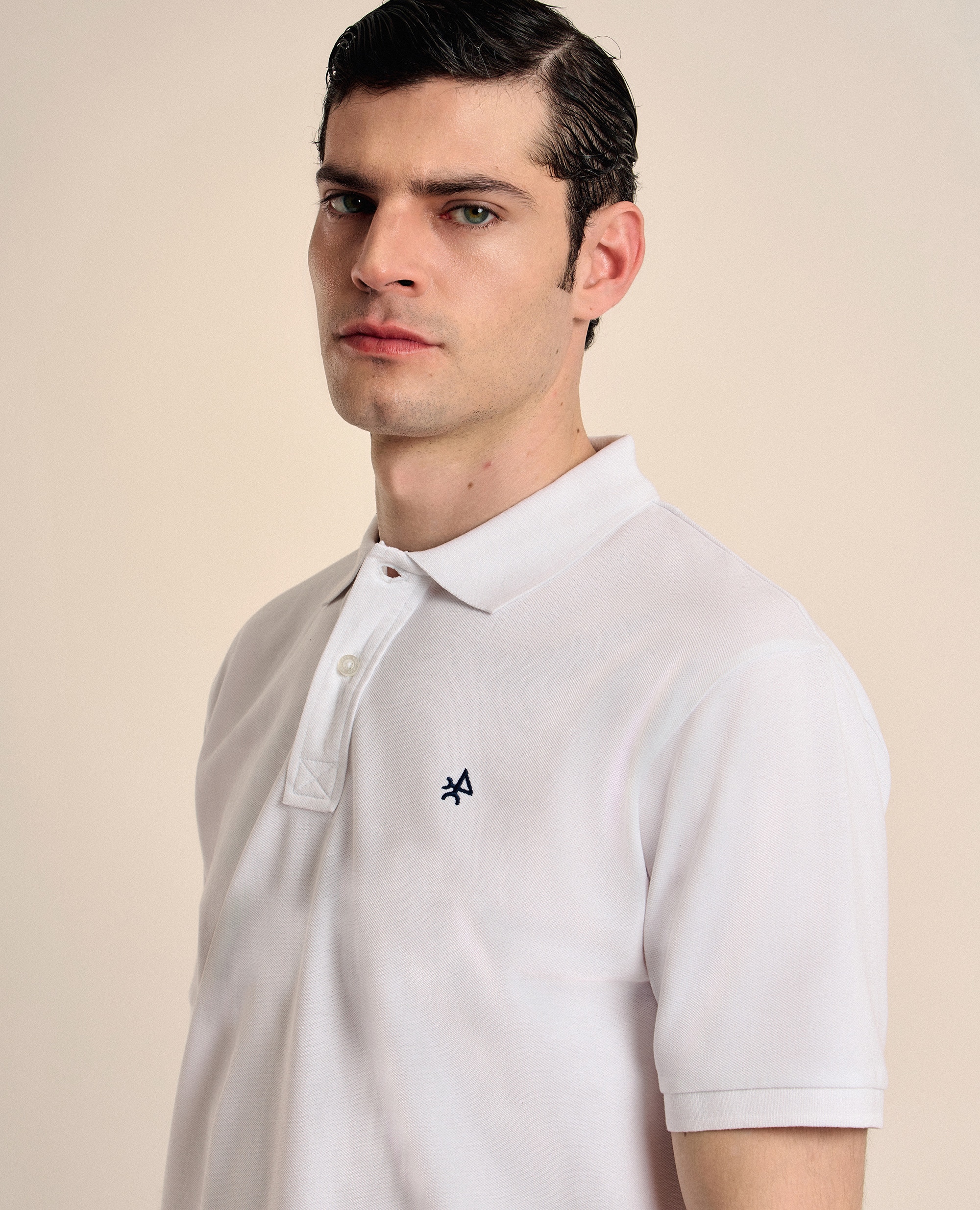 Polo de Piqué Corte Classic de Manga Curta Branco-3