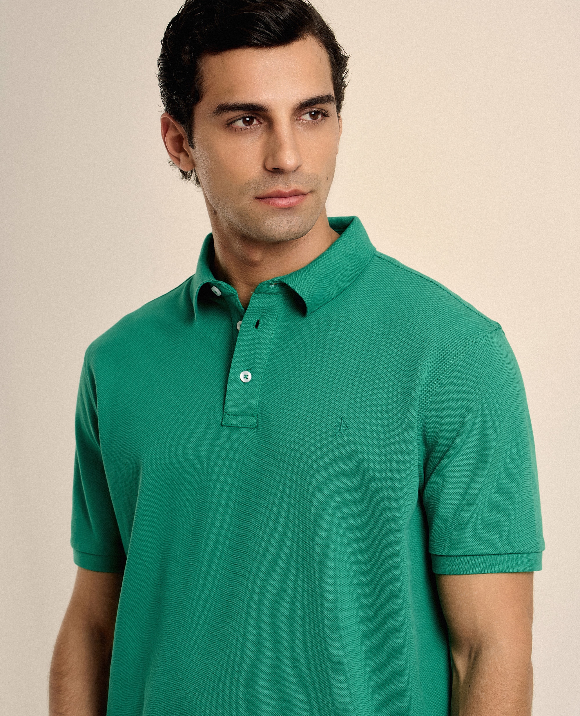 Polo de Piqué Corte Classic de Manga Curta Verde-3