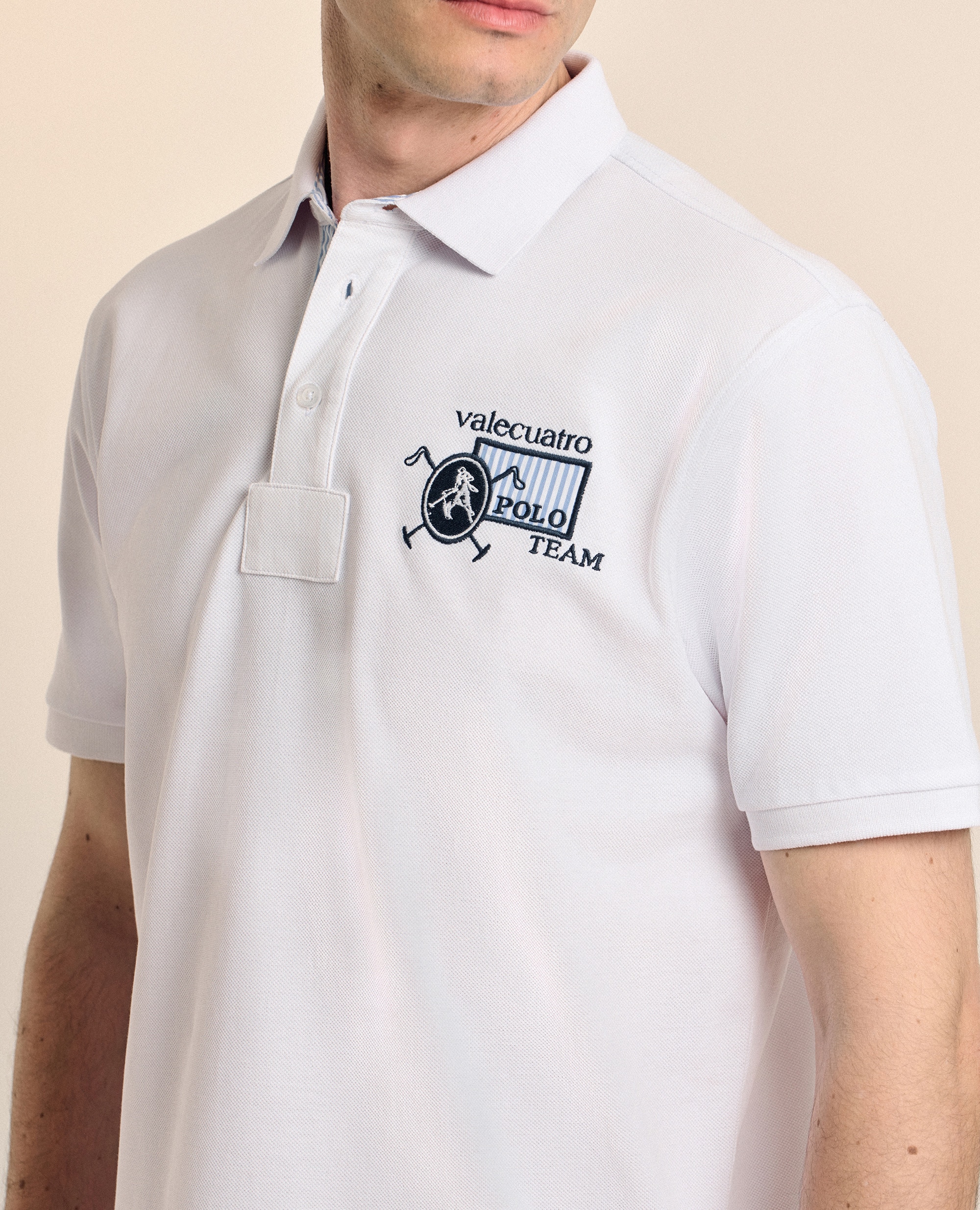 Polo de Piqué Corte Classic de Manga Curta Branco-6