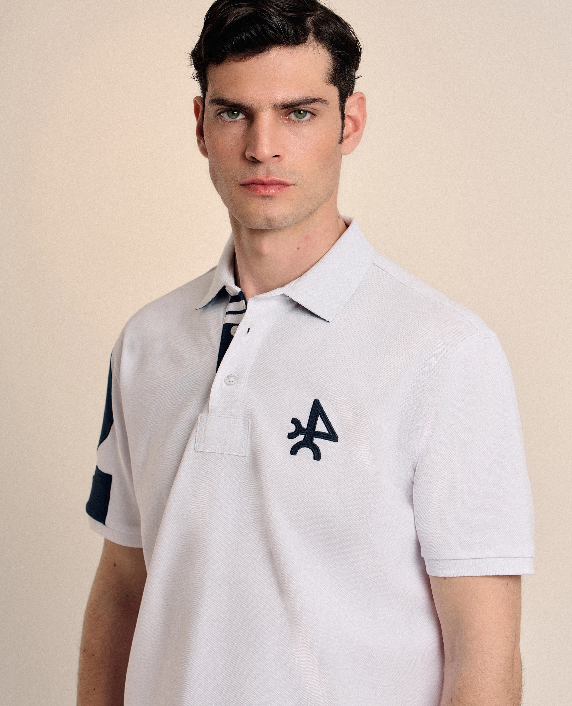 Polo de Piqué Corte Classic de Manga Curta Branco-3