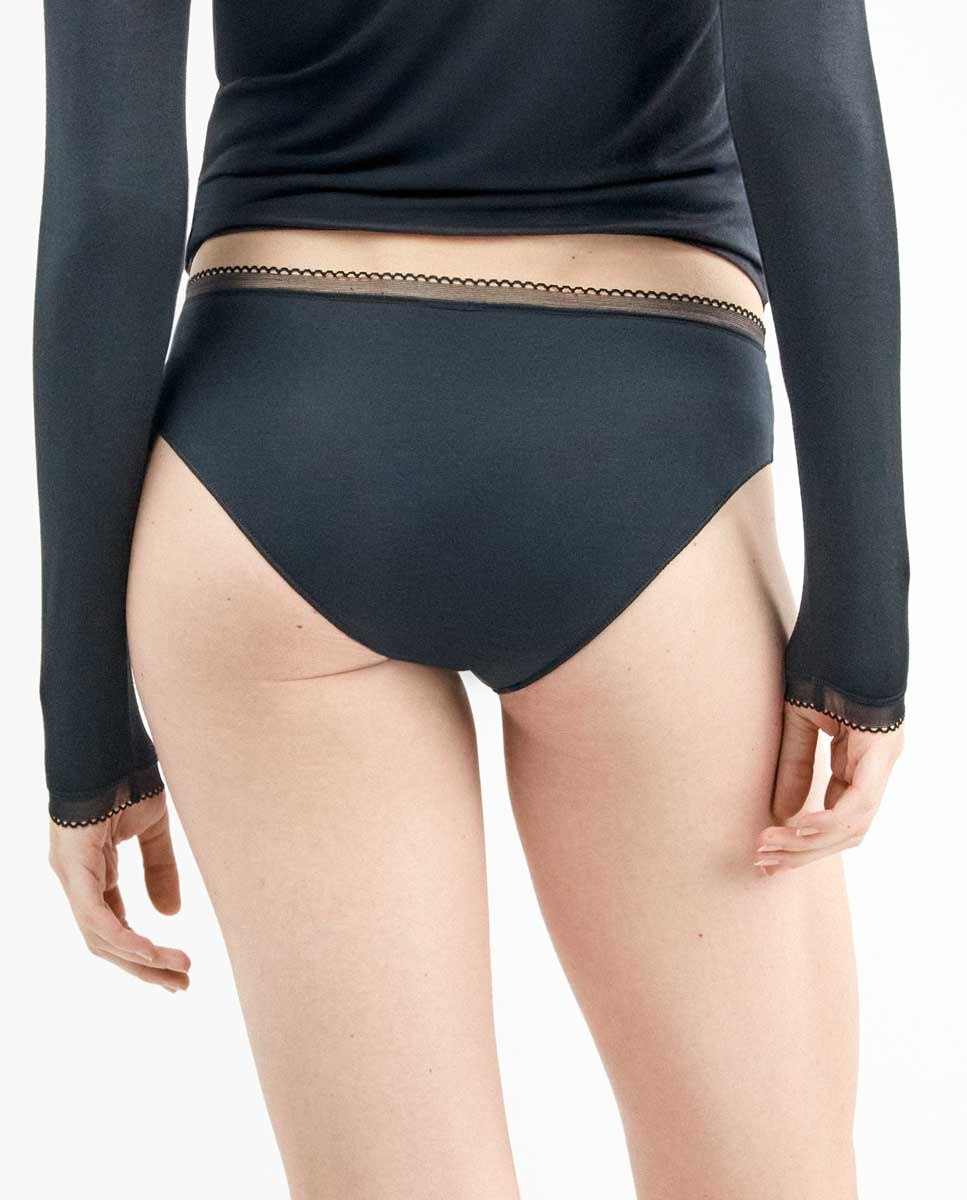 Cueca Básica Midi com Elásticos Extraplanos Preto-3