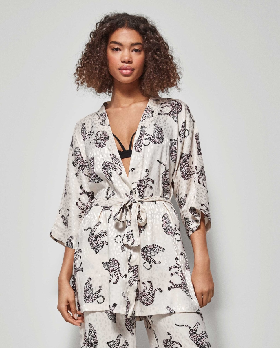 Bata Comprida com Estampado Jaguar Bege-1