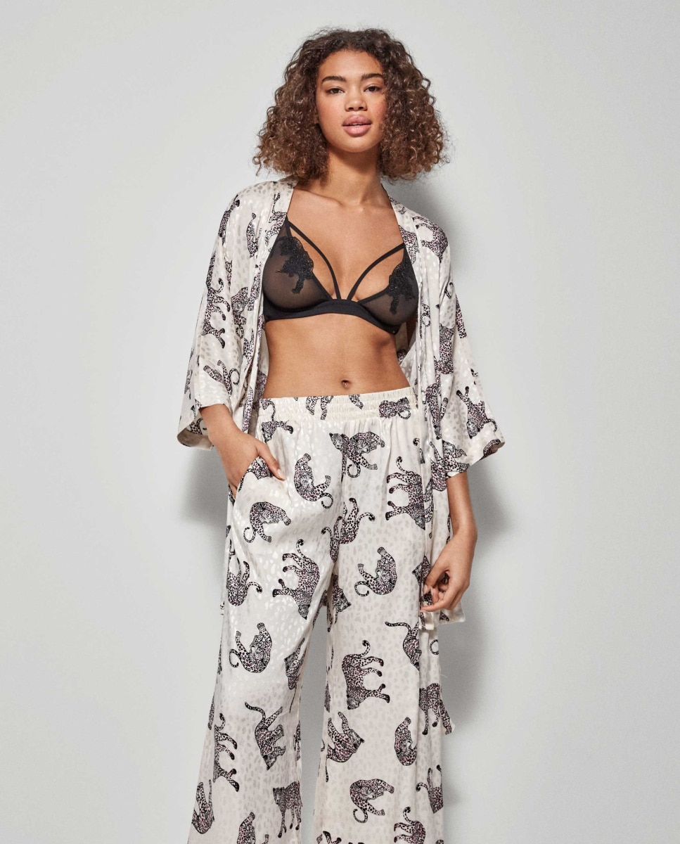 Bata Comprida com Estampado Jaguar Bege-5