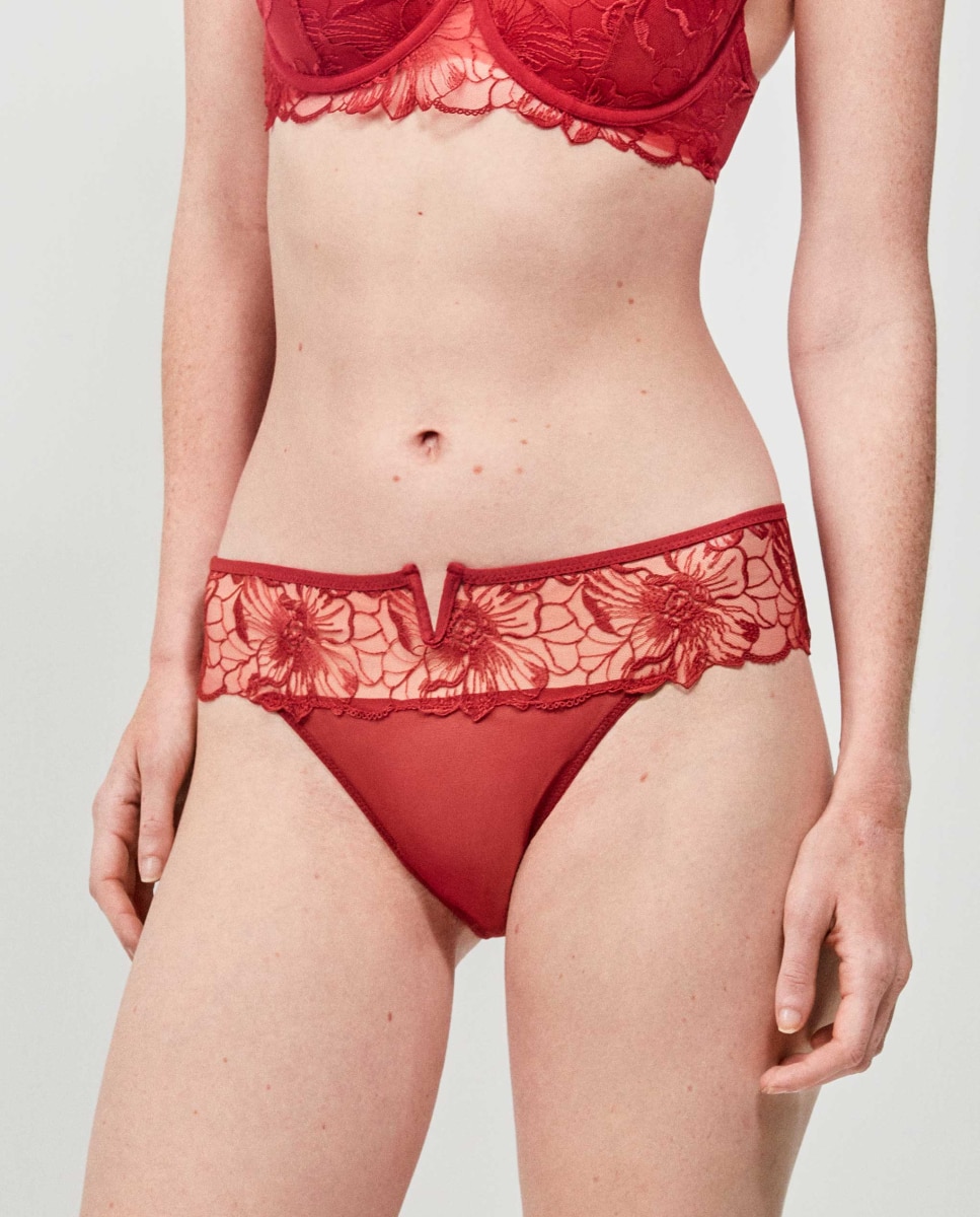 Cueca Clássica em Tecido de Renda Grená-2