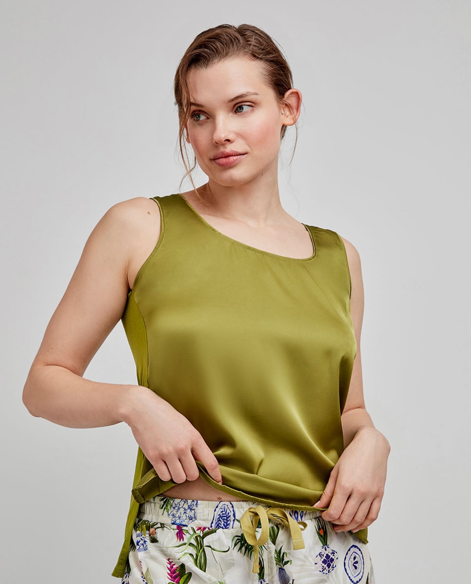 T-shirt Lisa de Alças em Tecido Acetinado Verde-1