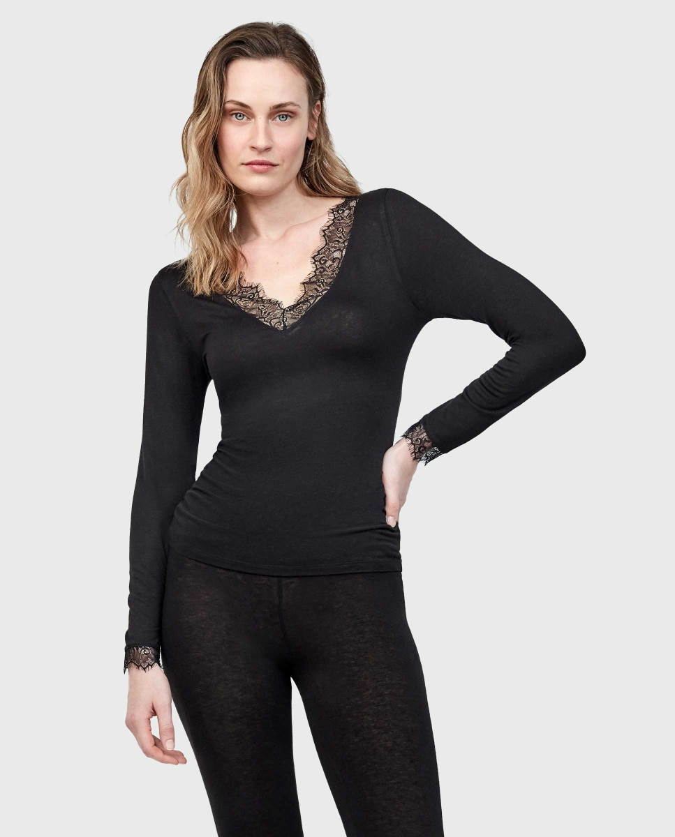 Imagem 0 de T-shirt Térmica com Gola em V com Renda