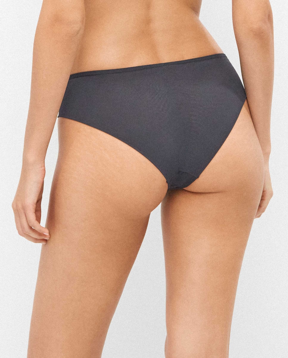 Cueca Clássica em Tecido de Renda Preto-3