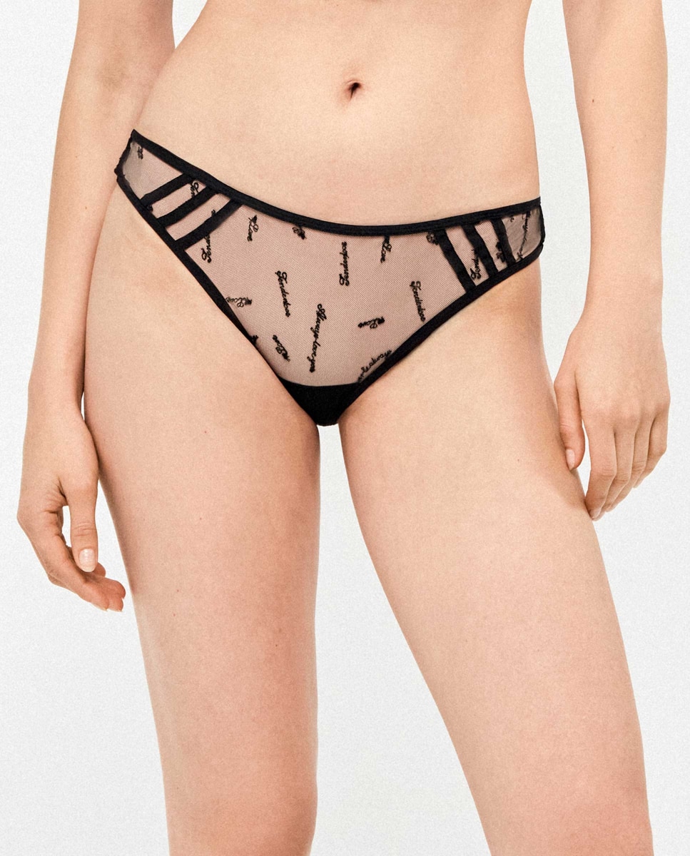 Imagem 0 de Gola Clássica de Tule Bordado e Cetim